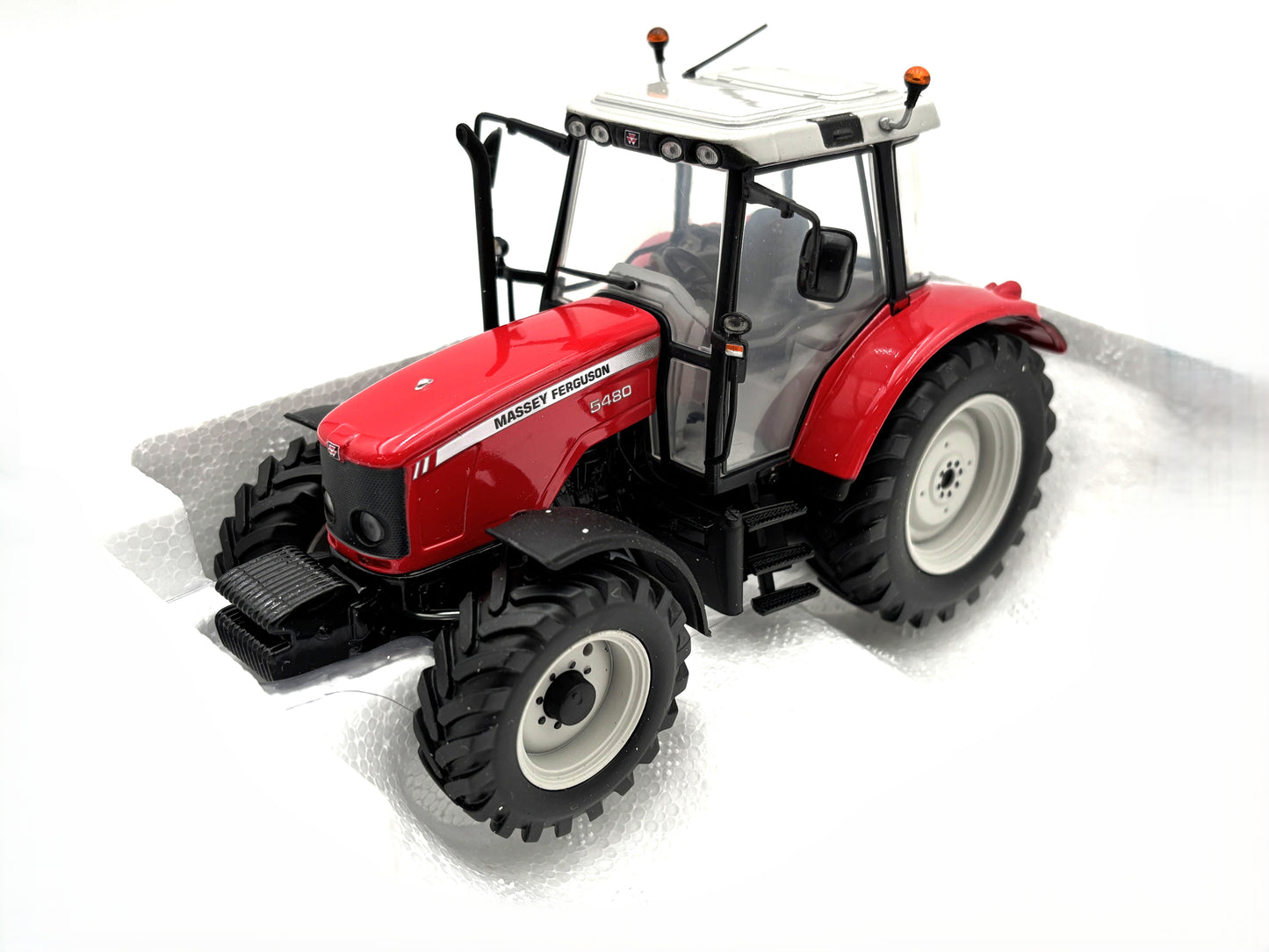 1/32 Massey Ferguson 5480