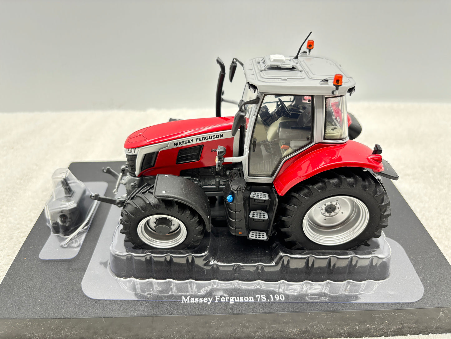 1/32 Massey Ferguson 7S.190 Red