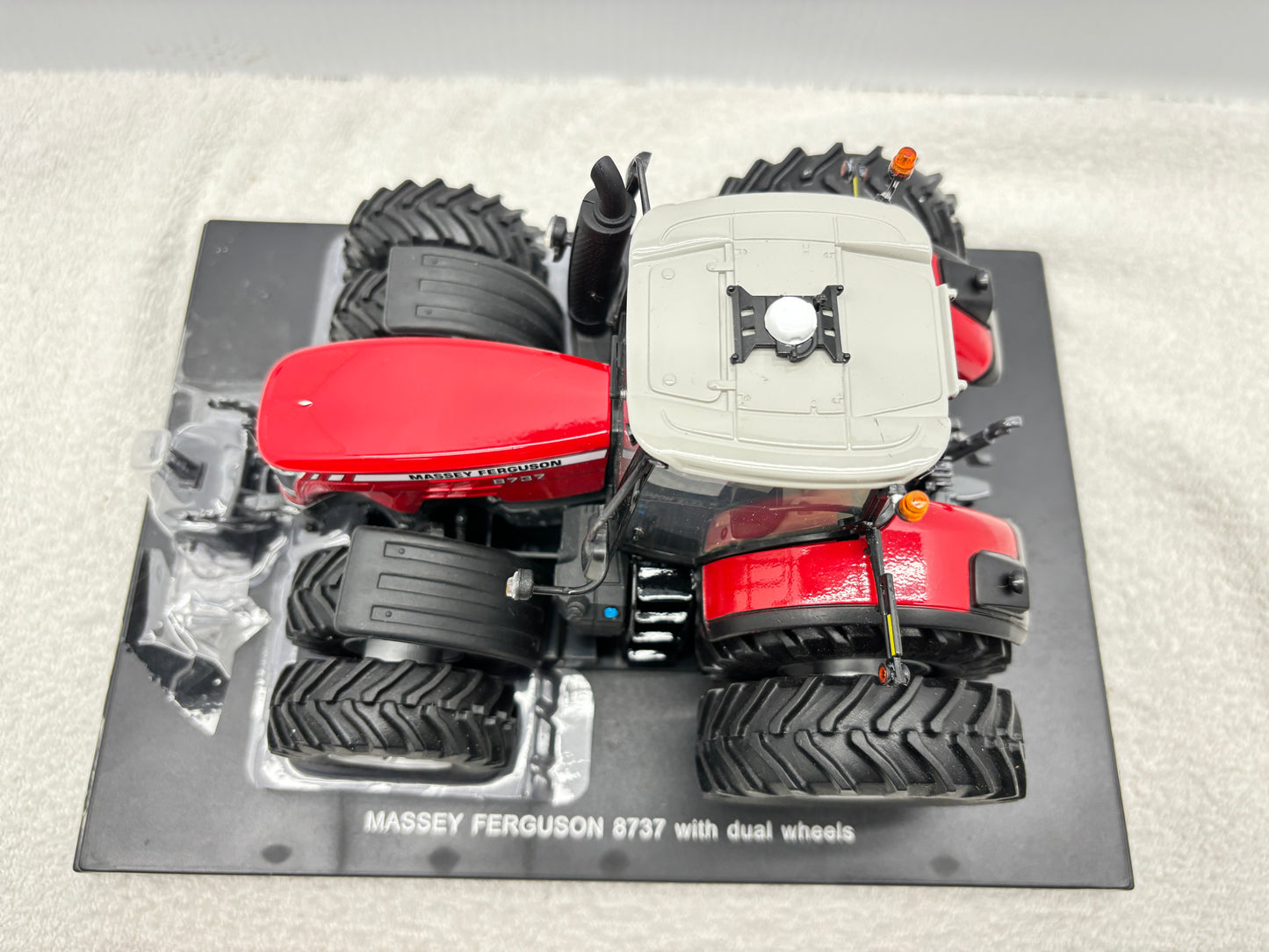 1/32 Massey Ferguson 8737 Duals