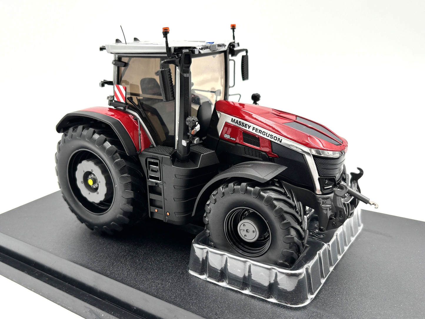 1/32 Massey Ferguson 9S.425 Agrispace Metallic Red