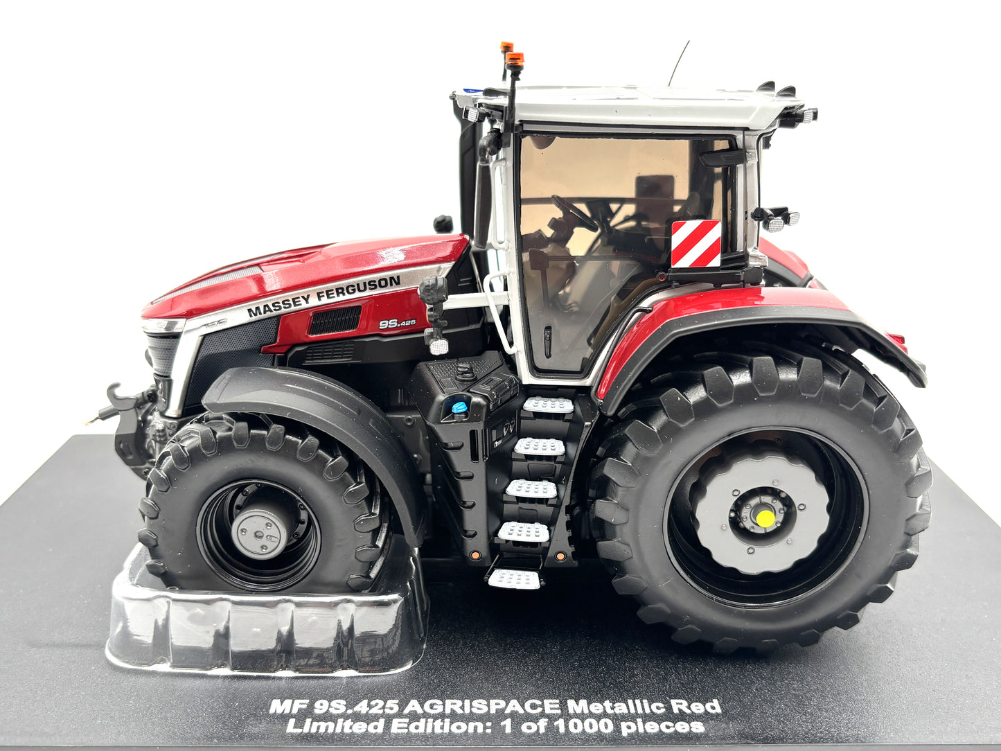 1/32 Massey Ferguson 9S.425 Agrispace Metallic Red