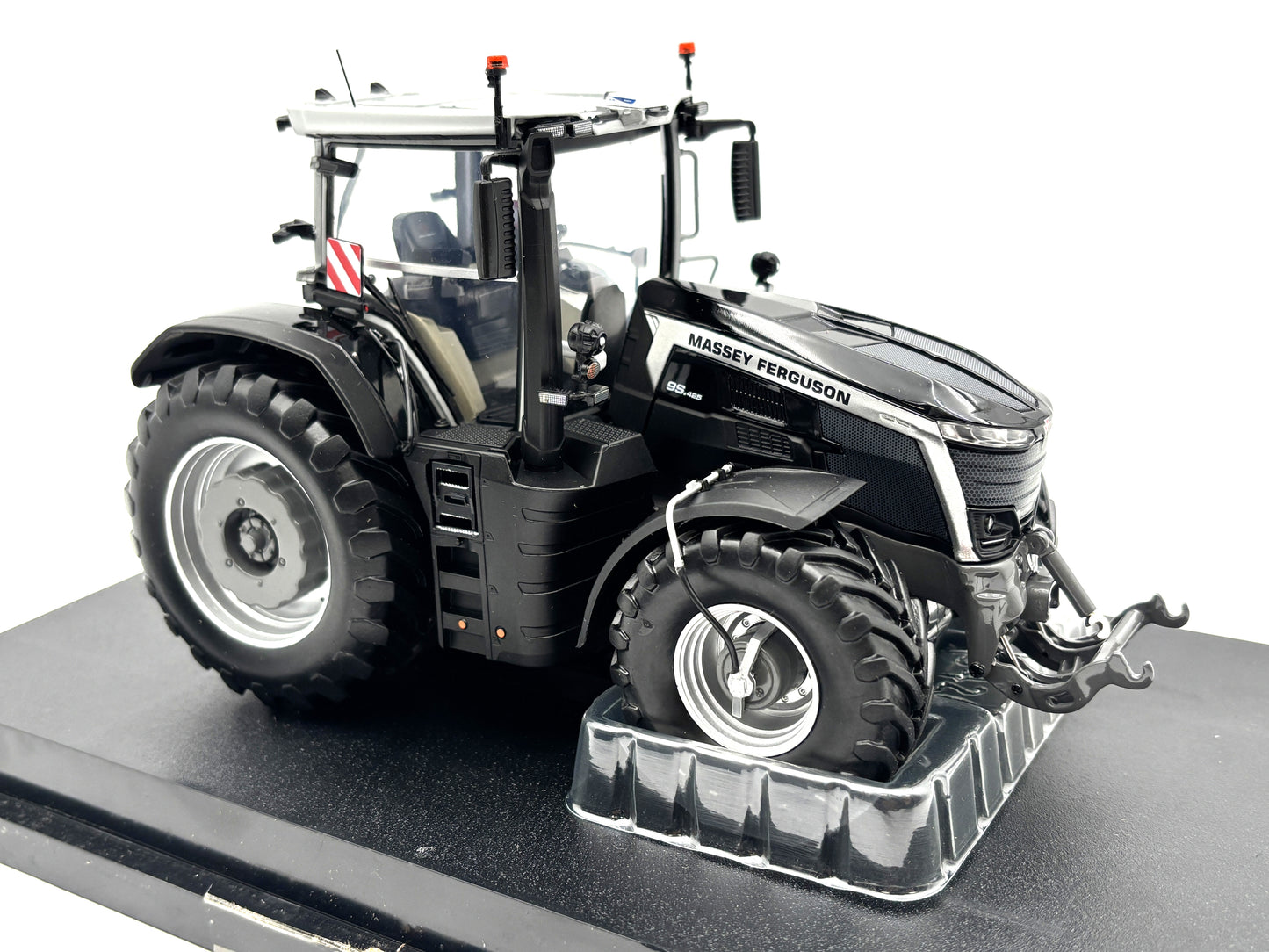 1/32 Massey Ferguson 9S.425 Black Edition