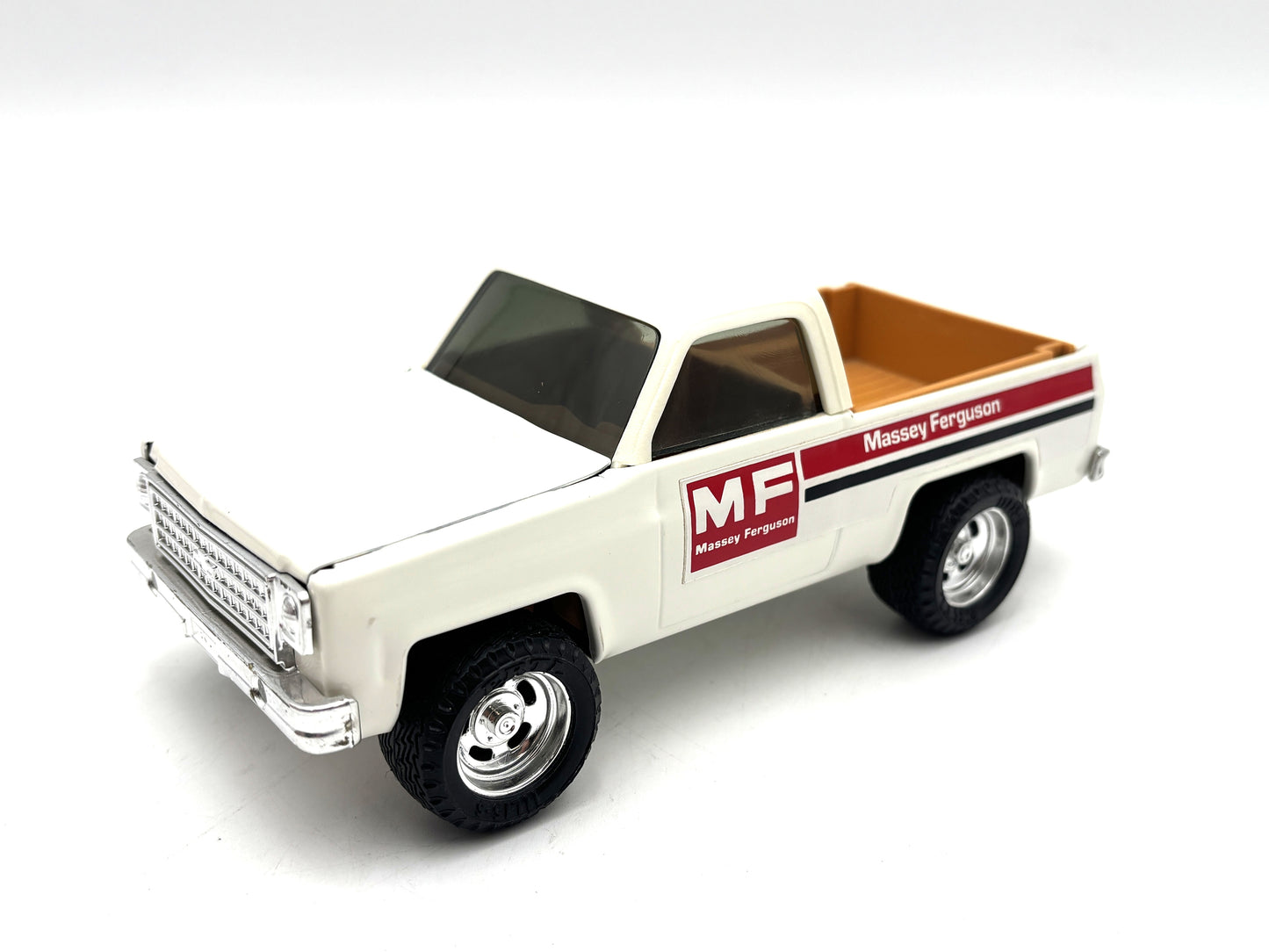 1/25 Massey Ferguson Chevrolet Pick Up