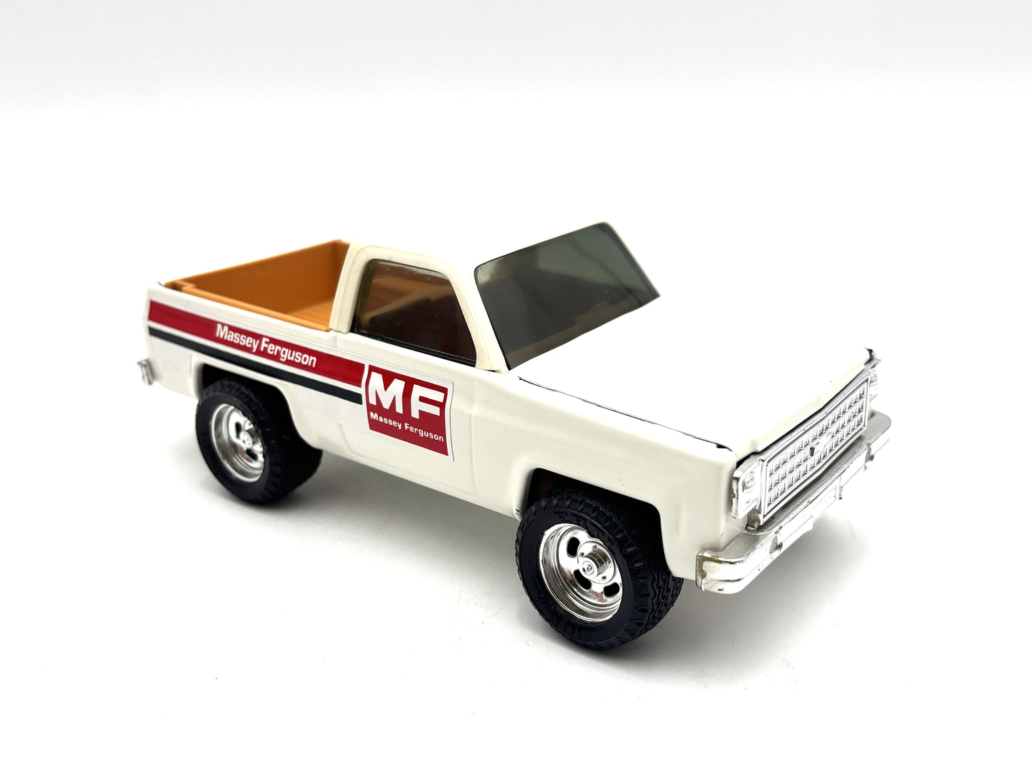 1/25 Massey Ferguson Chevrolet Pick Up