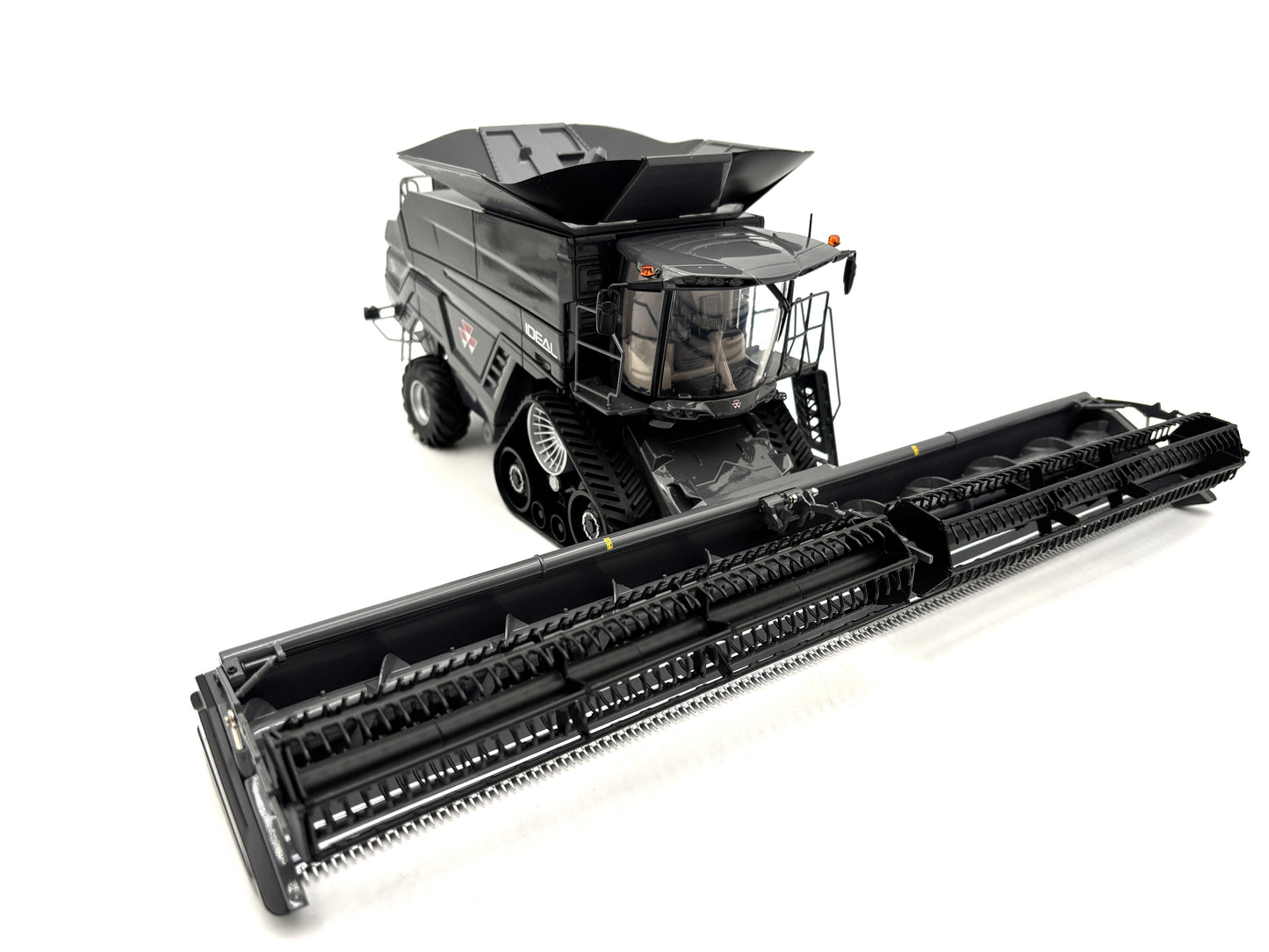 1/32 Massey Ferguson Ideal 9T Combine