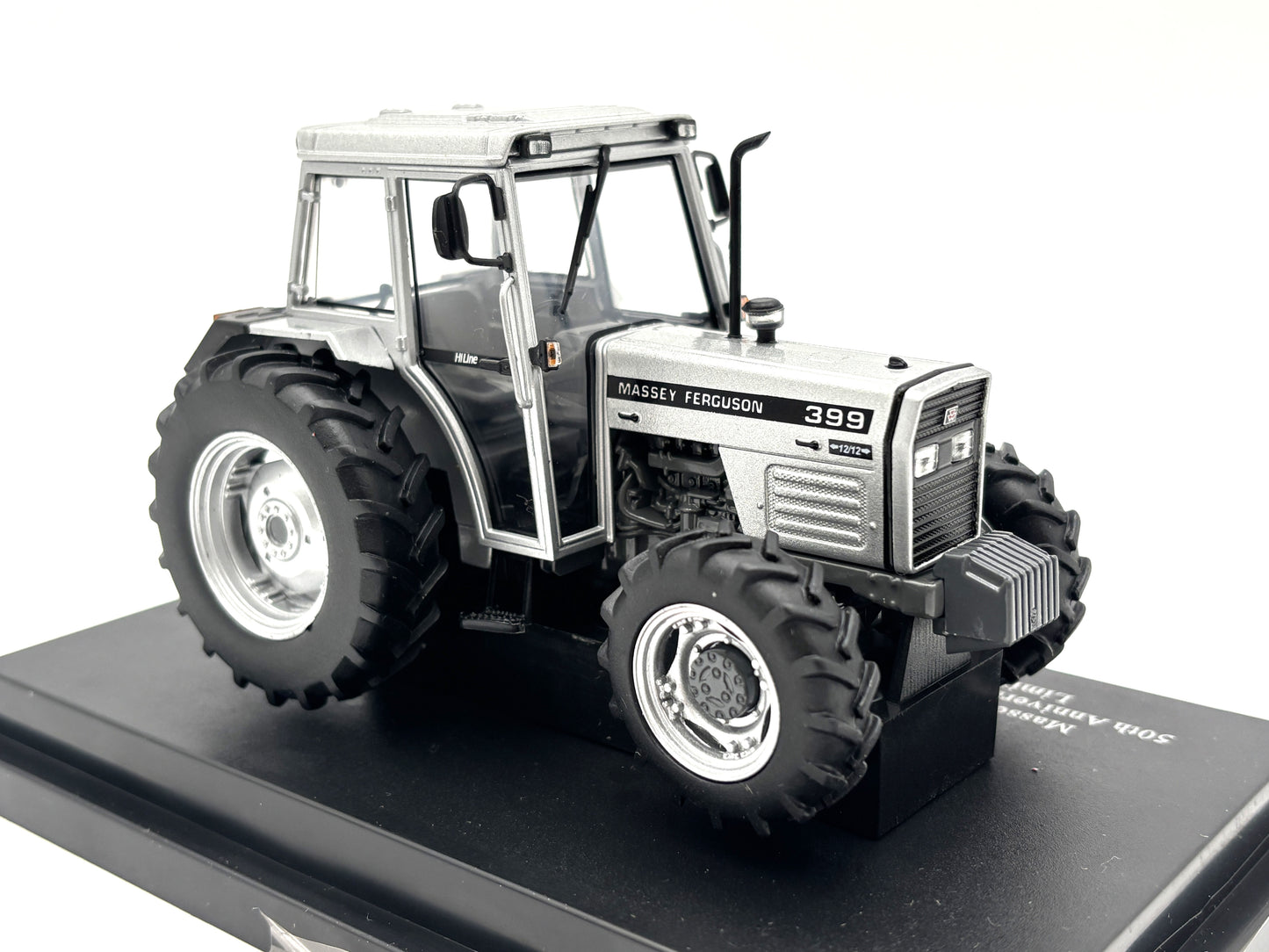 1/32 Massey Ferguson Silver Edition