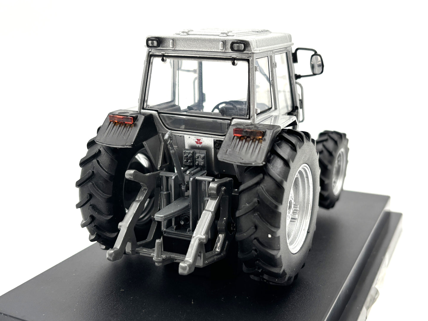 1/32 Massey Ferguson Silver Edition