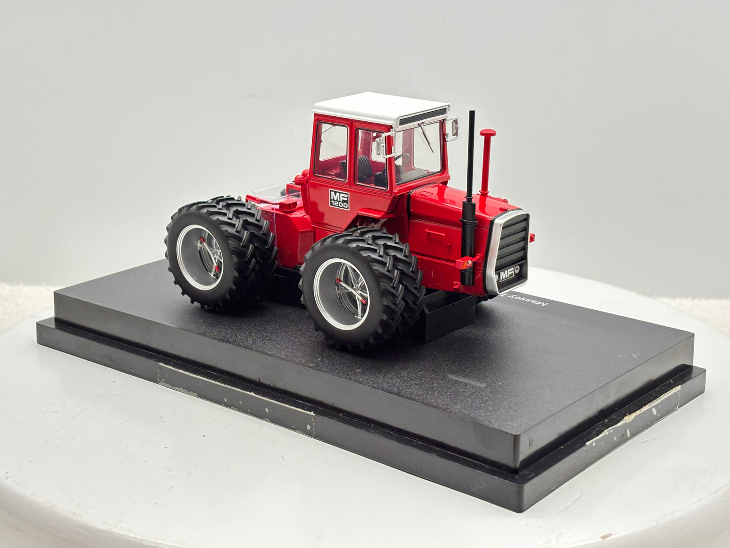 1/32  Massey Ferguson 1200 Molcon
