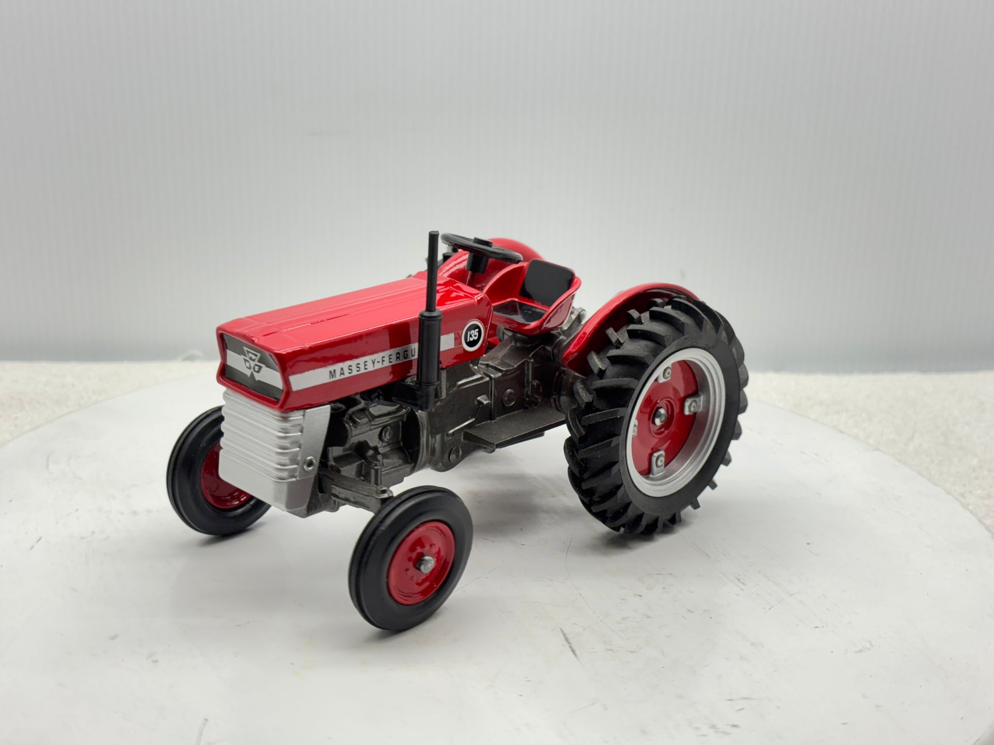 1/16 Massey Ferguson 135 National Farm Machinery Show