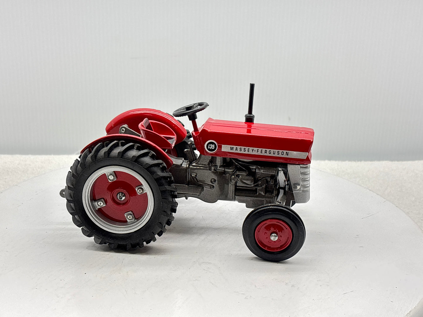1/16 Massey Ferguson 135 National Farm Machinery Show