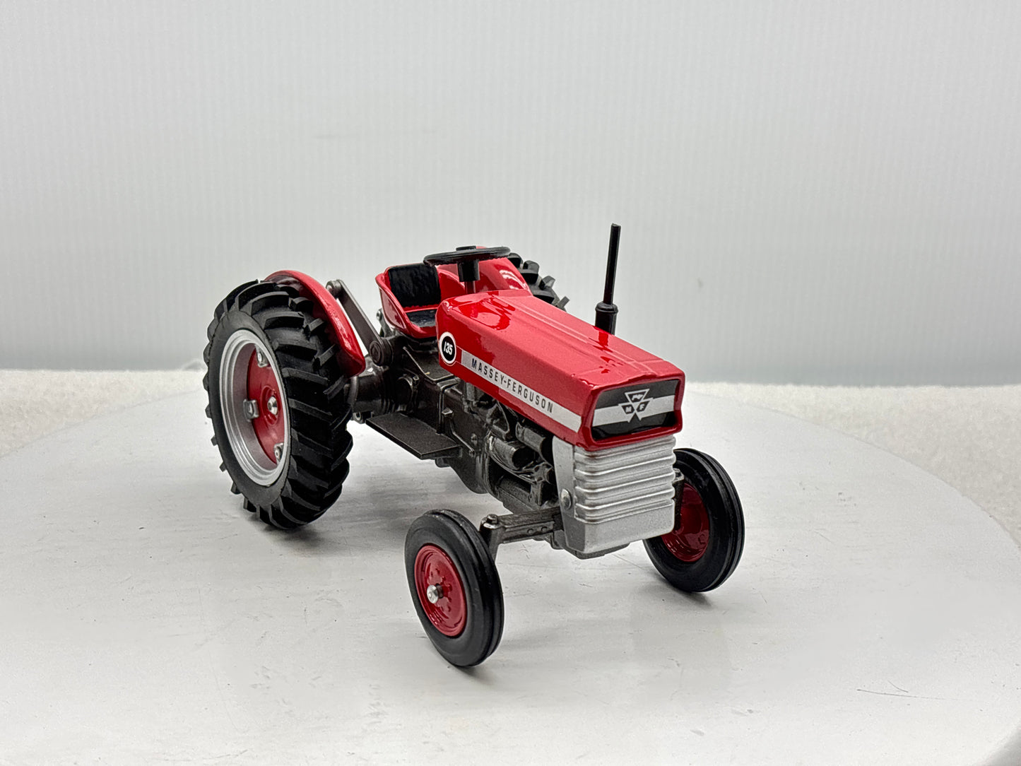 1/16 Massey Ferguson 135 National Farm Machinery Show