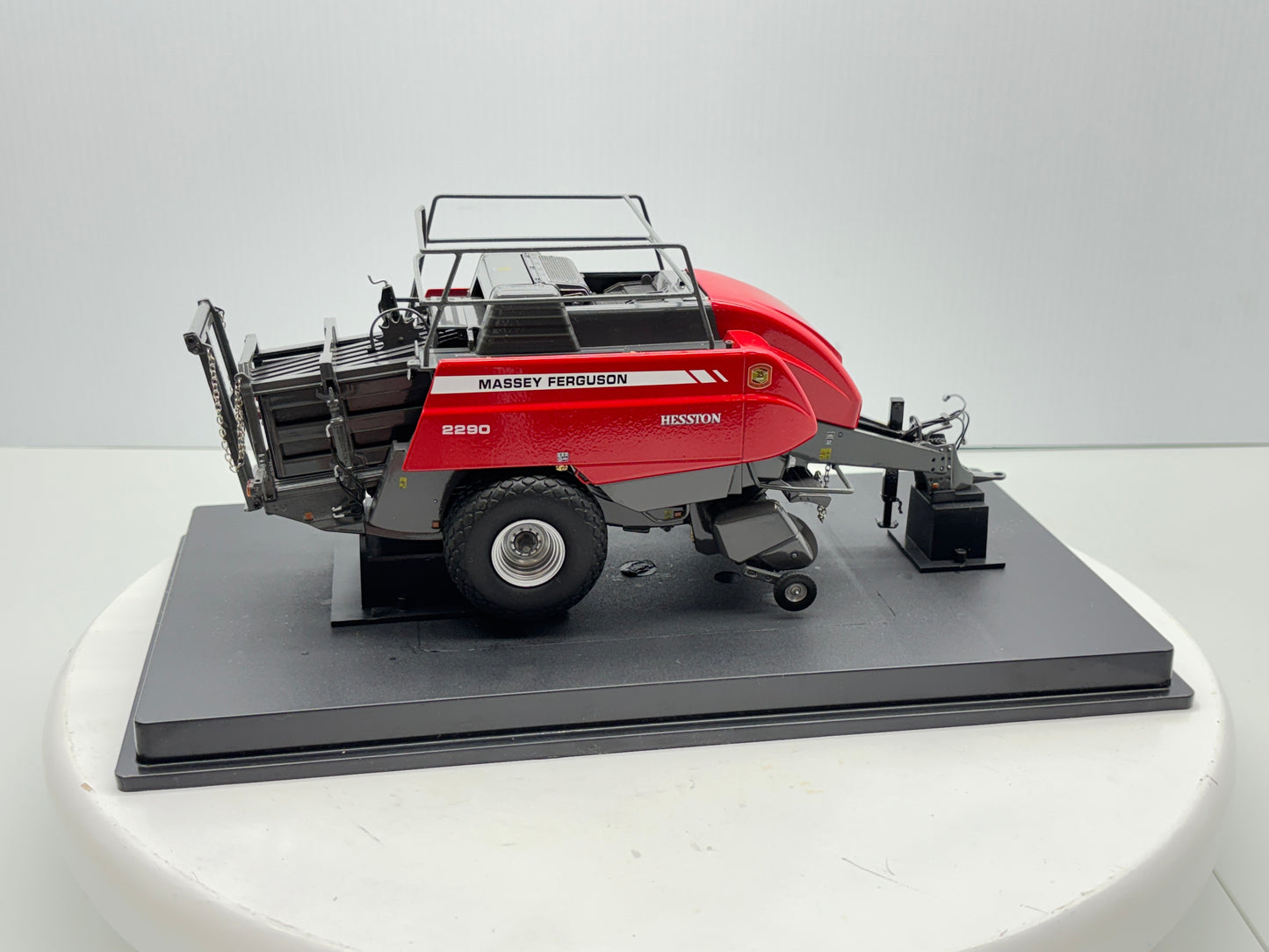 1/32 Massey Ferguson 2290