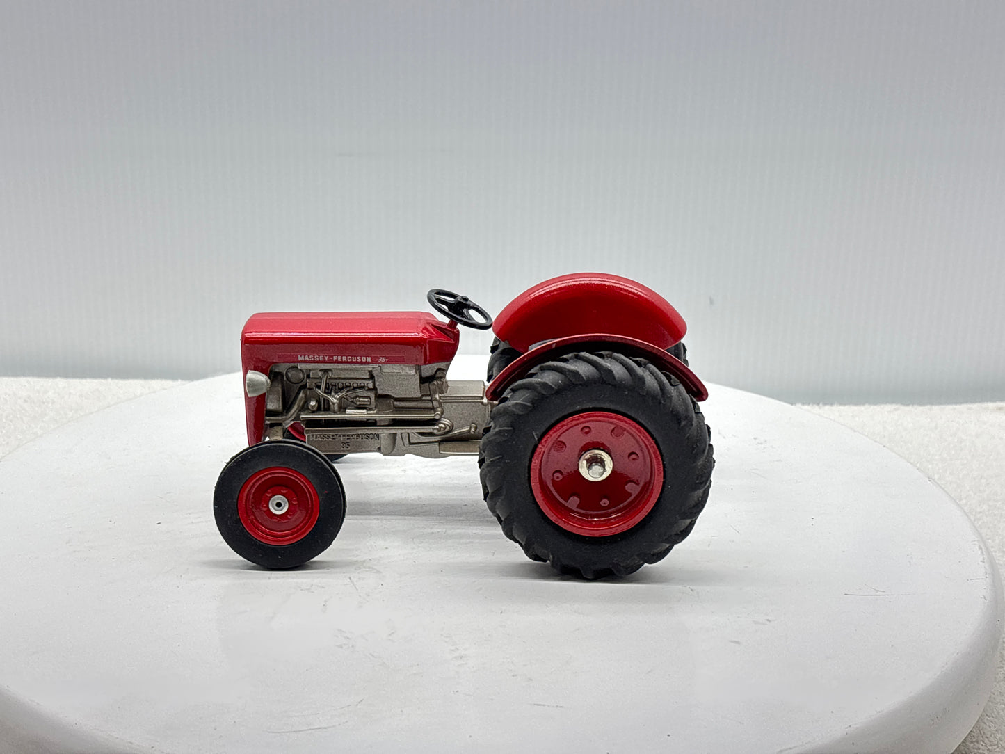 1/16 Massey Ferguson 35 Collectors Edition