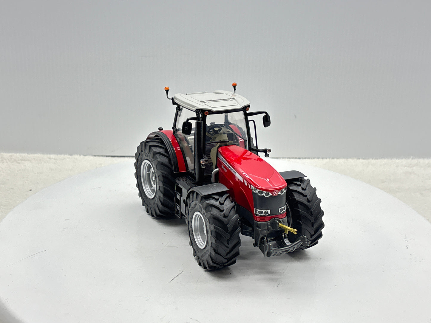 1/32 Massey Ferguson 8680
