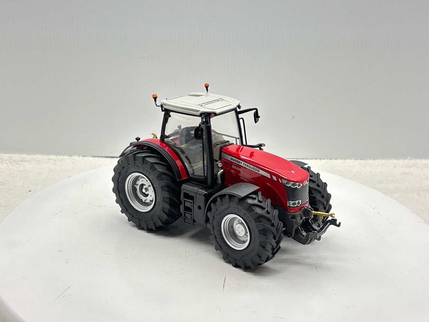 1/32 Massey Ferguson 8680