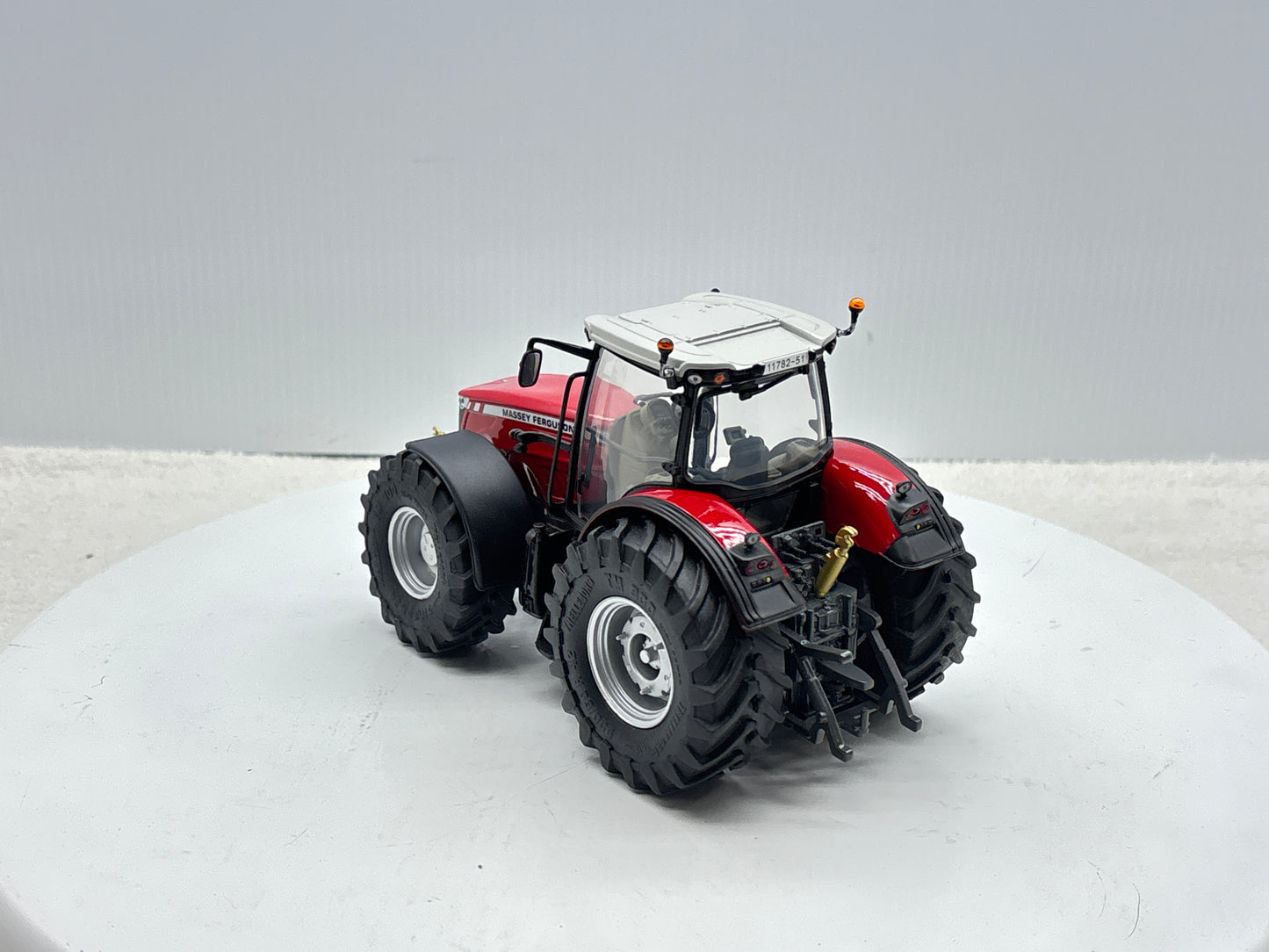 1/32 Massey Ferguson 8680