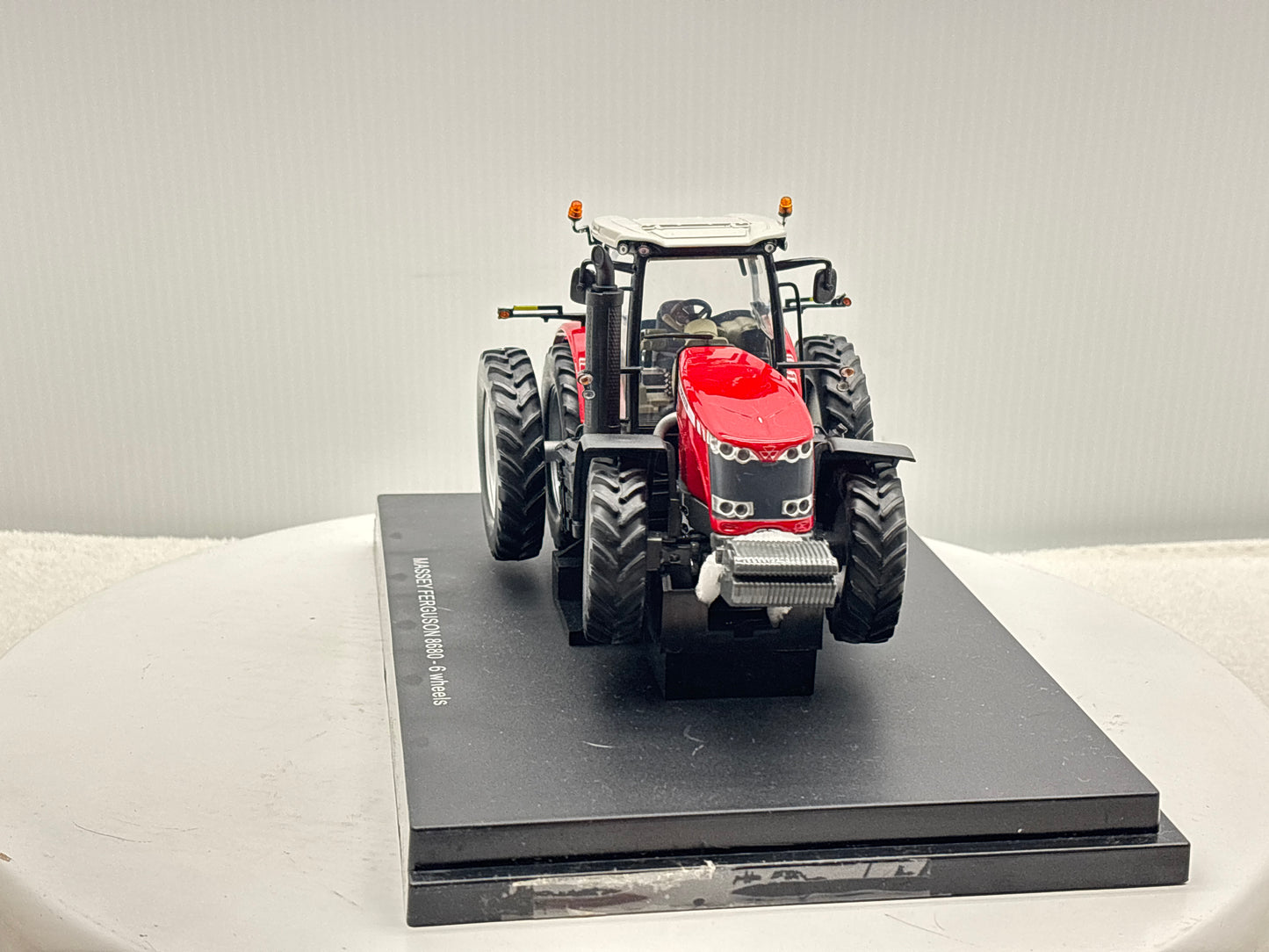 1/32 Massey Ferguson 8680