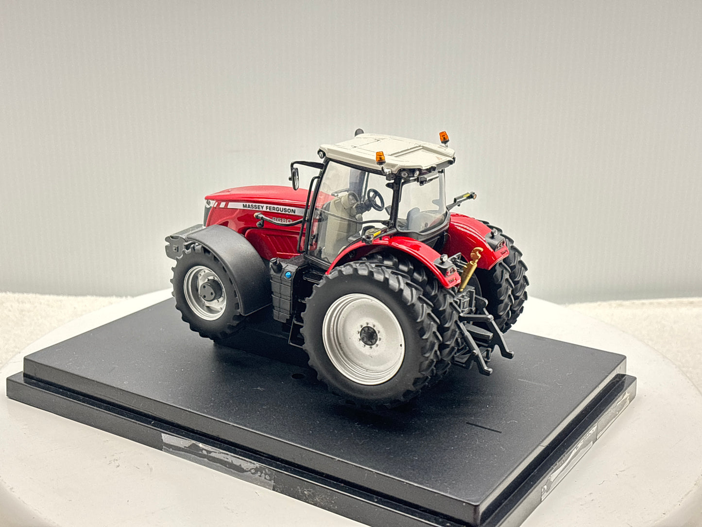 1/32 Massey Ferguson 8680