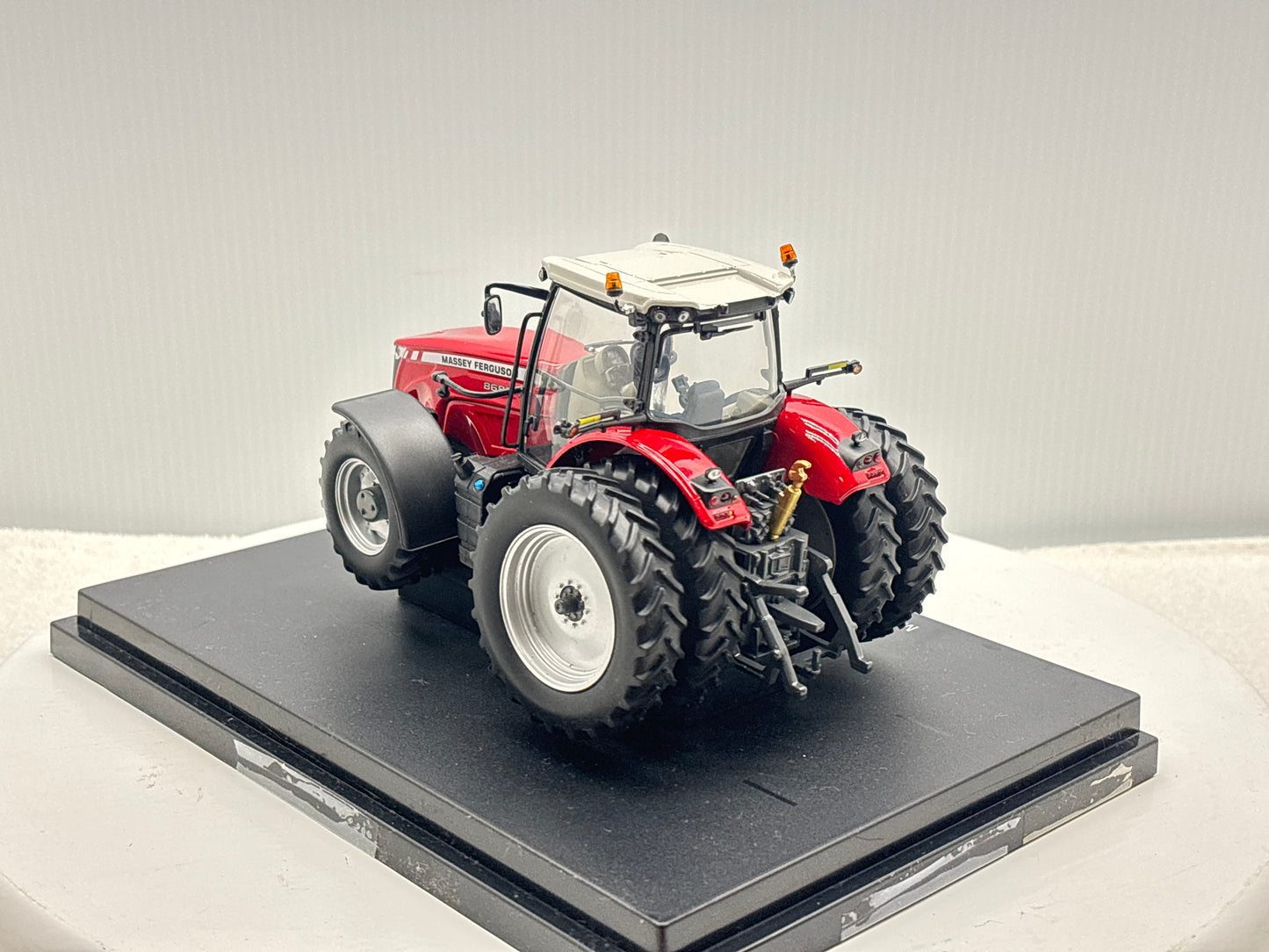 1/32 Massey Ferguson 8680