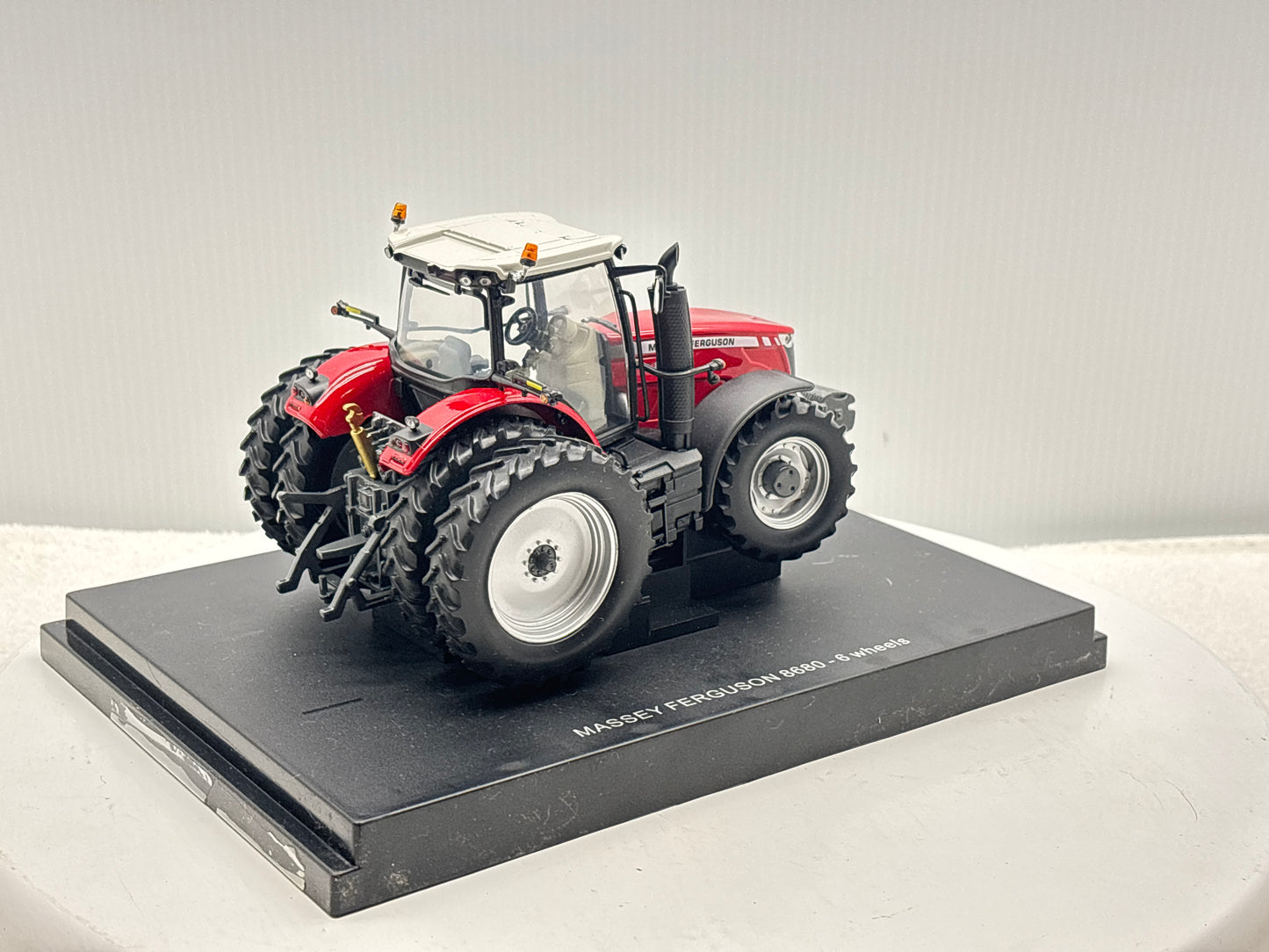 1/32 Massey Ferguson 8680