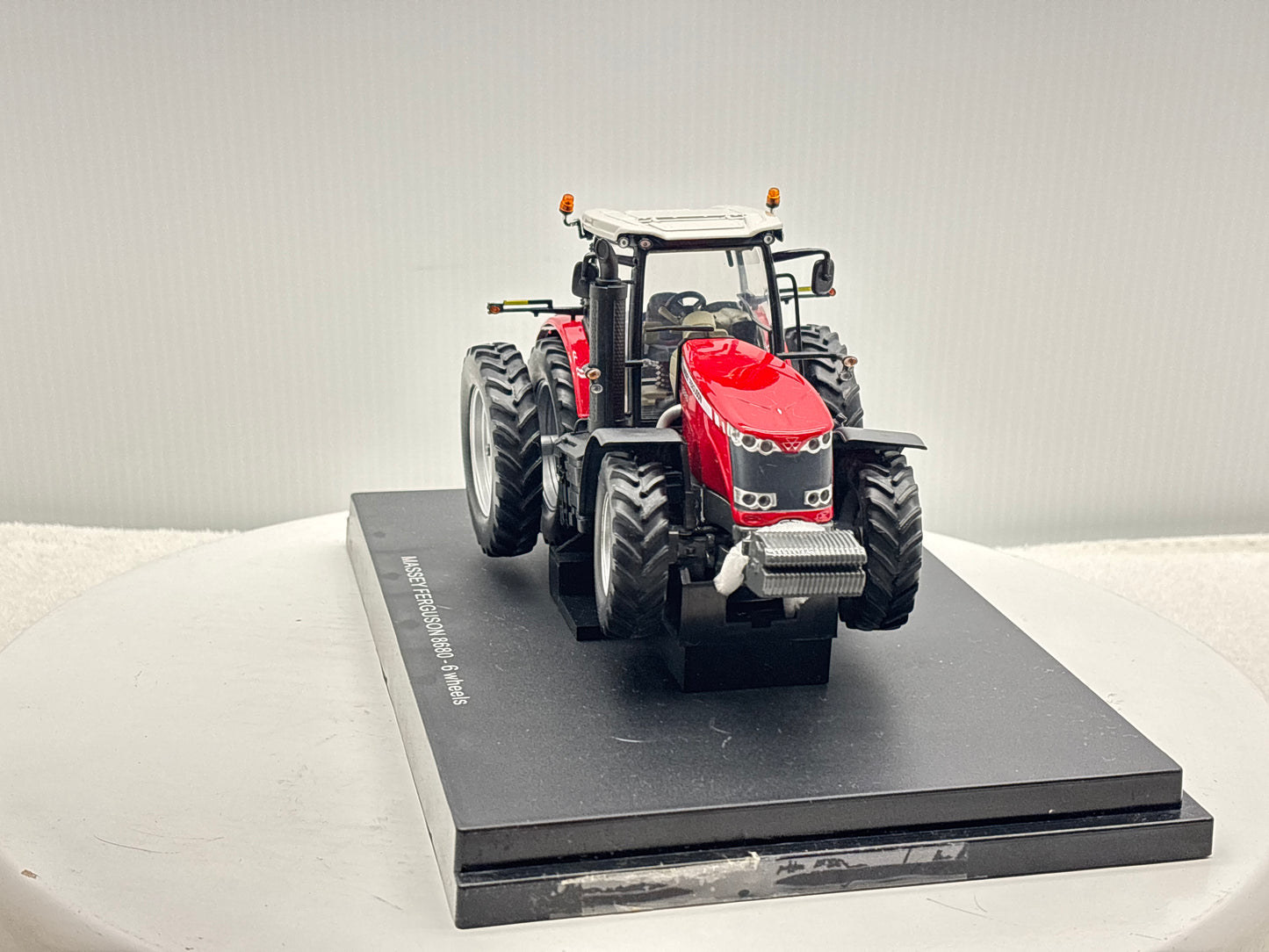 1/32 Massey Ferguson 8680