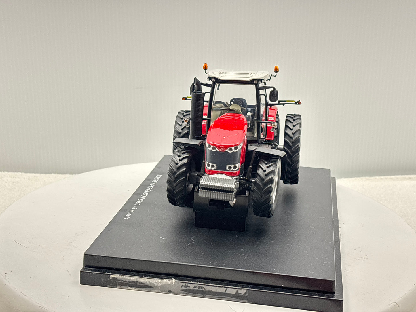 1/32 Massey Ferguson 8680