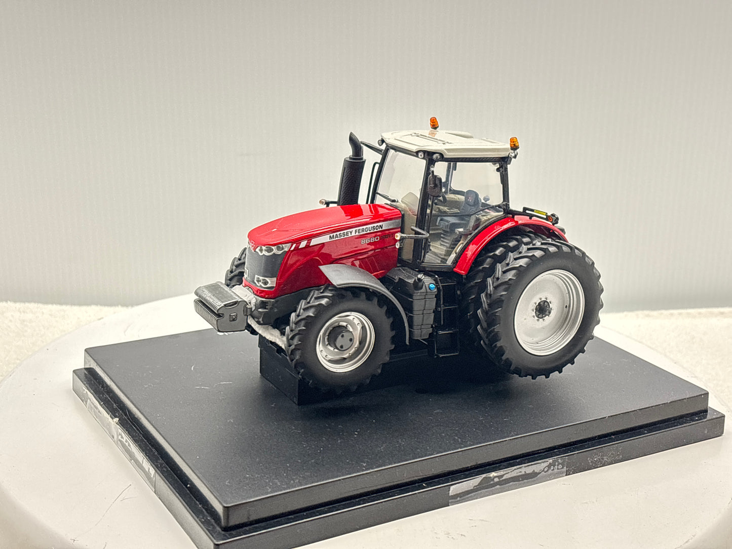 1/32 Massey Ferguson 8680