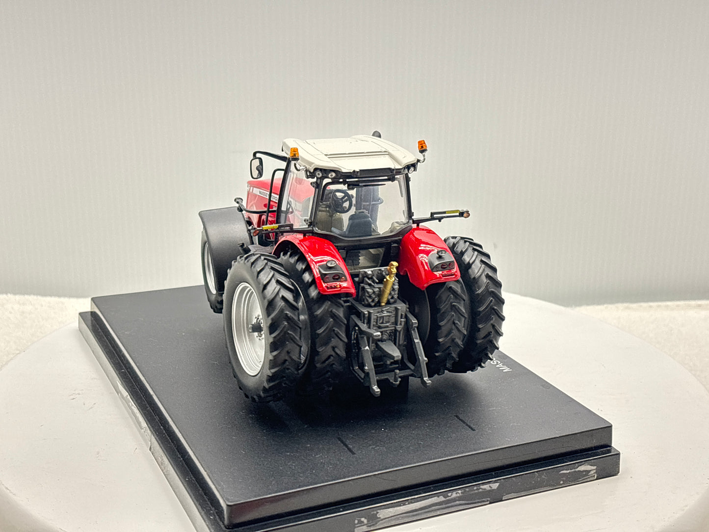 1/32 Massey Ferguson 8680