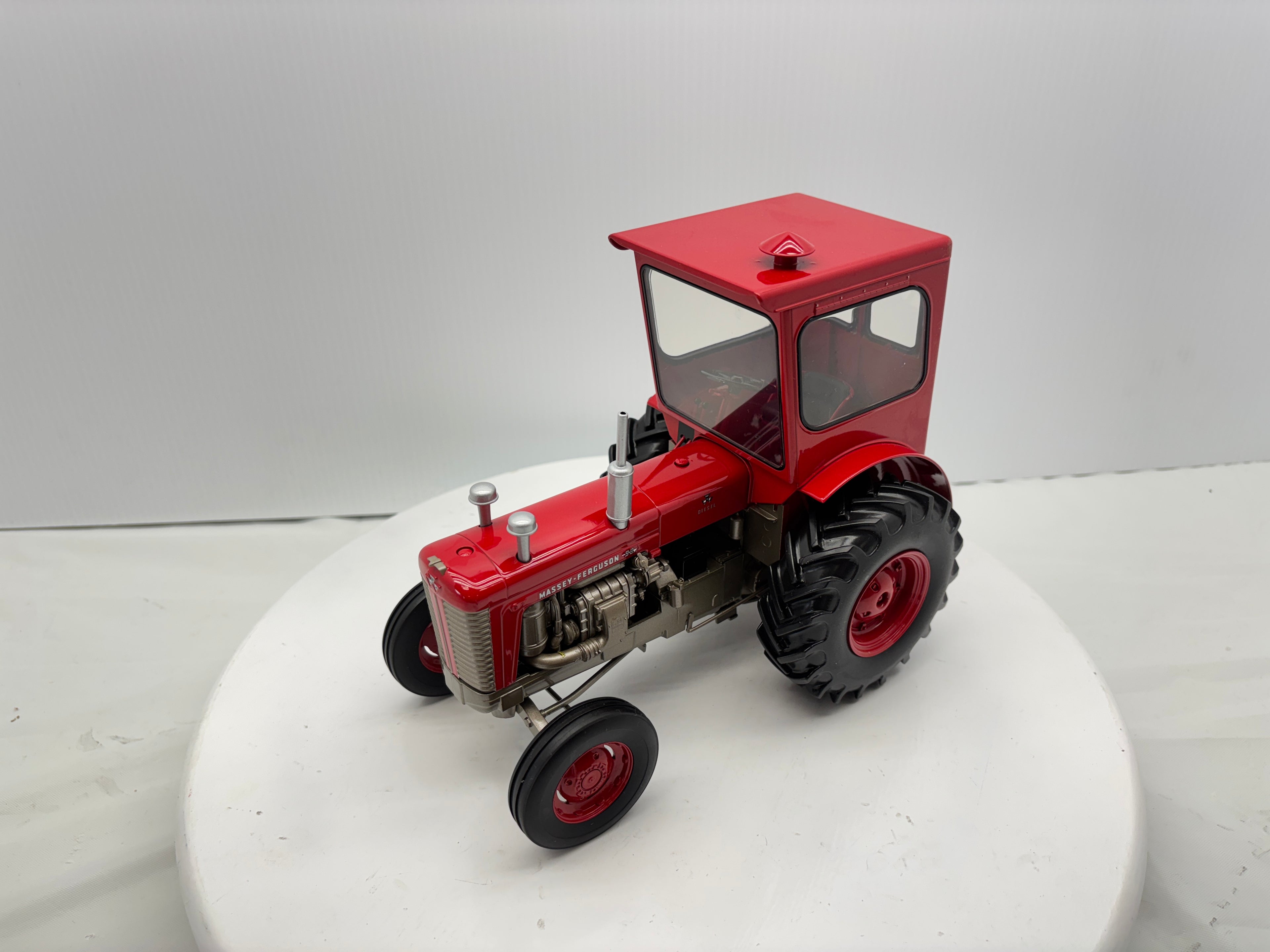 1/16 Massey Ferguson 98 Tractor