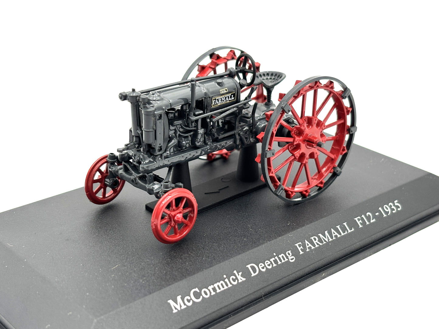 1/43 McCormick Deering Farmall F12