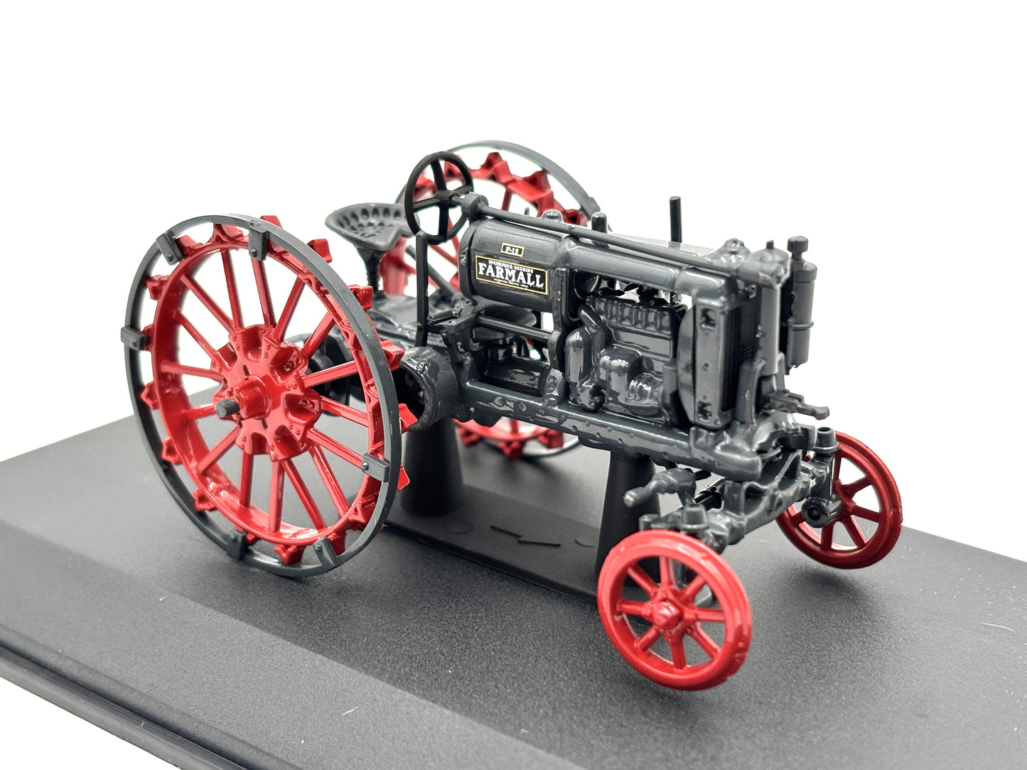 1/43 McCormick Deering Farmall F12