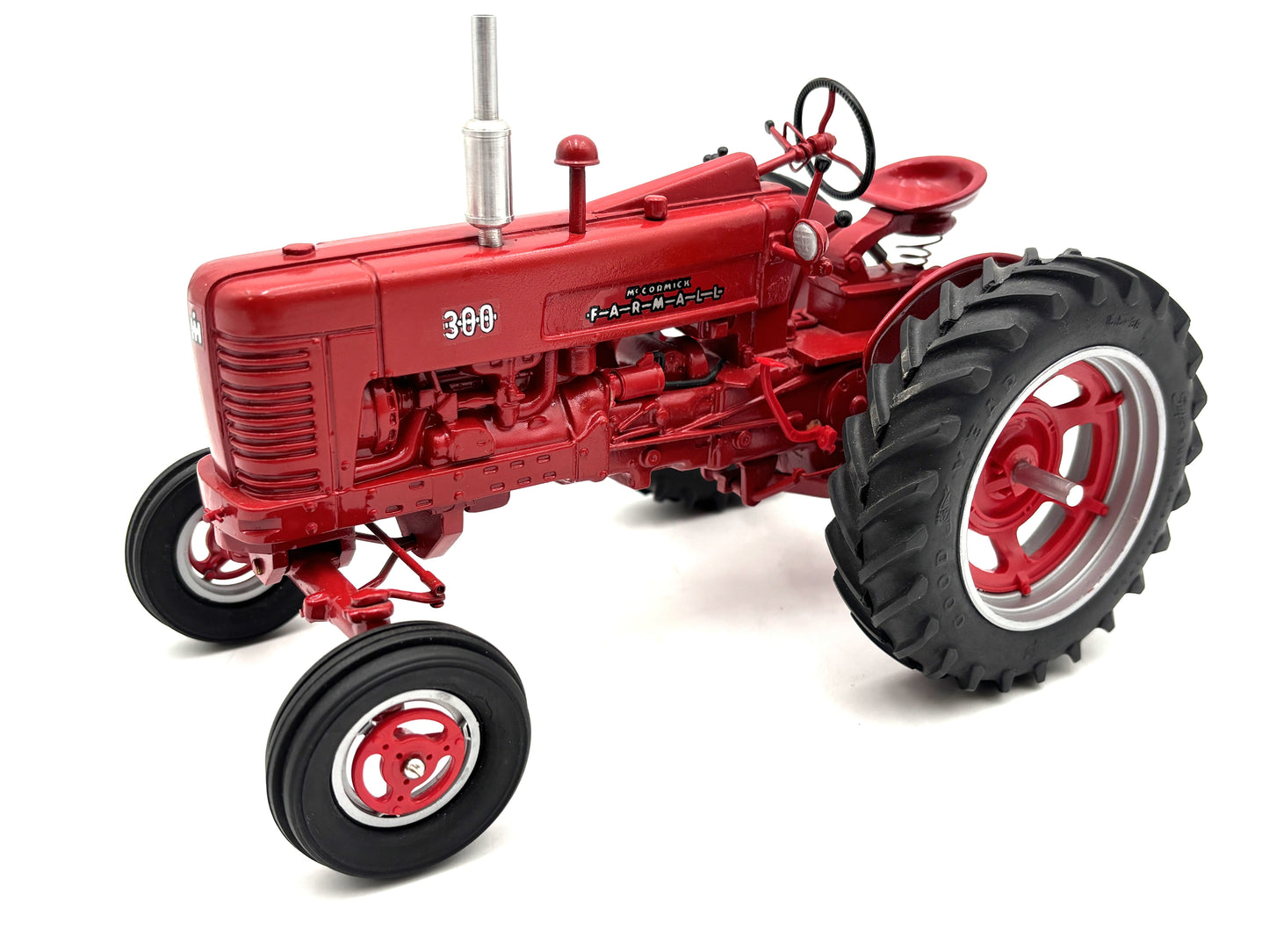 1/16 McCormick Farmall 300 ''Gilson Riecke'' Custom