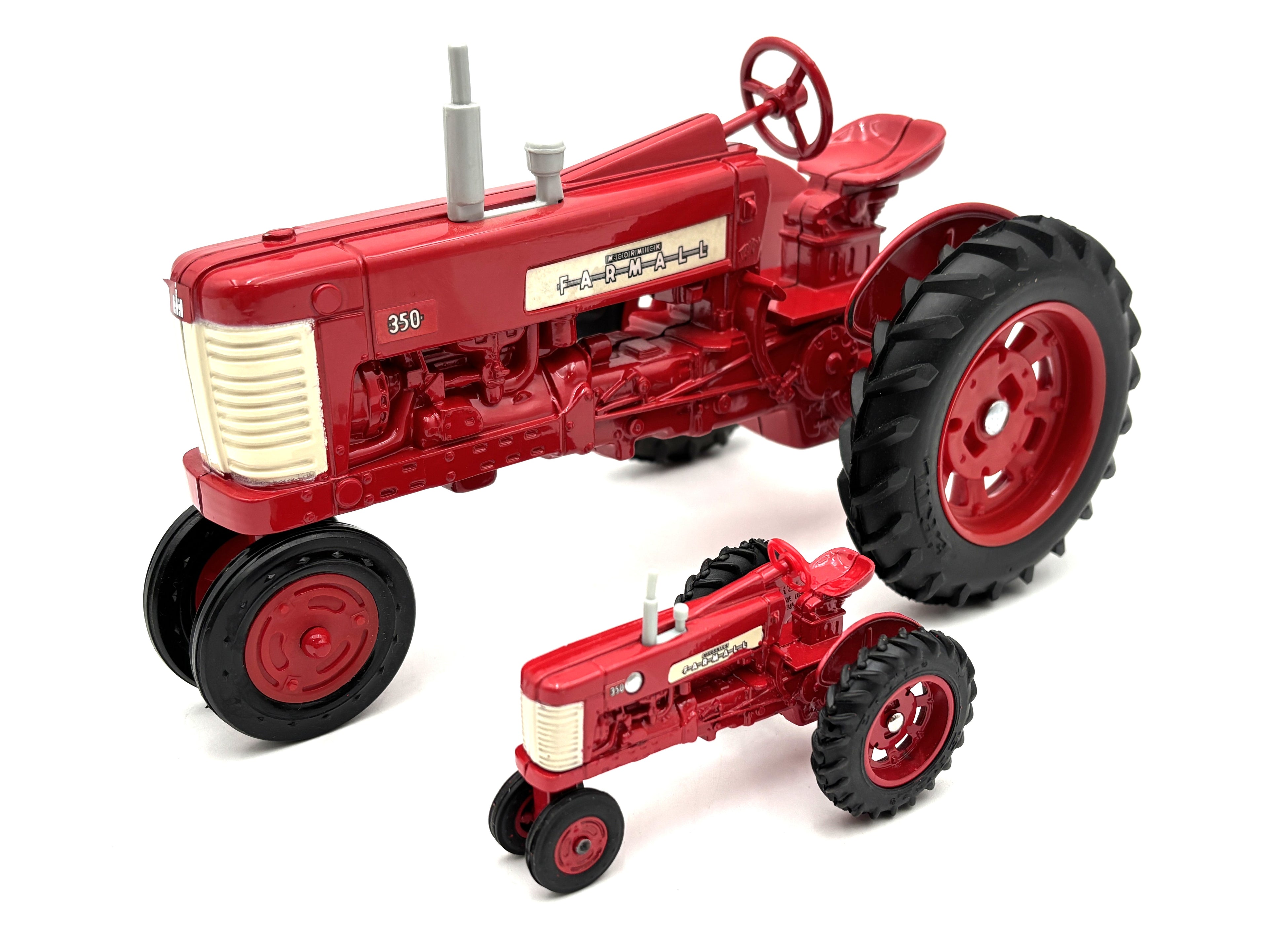1/16 McCormick Farmall 350 Tractors of the Past Set