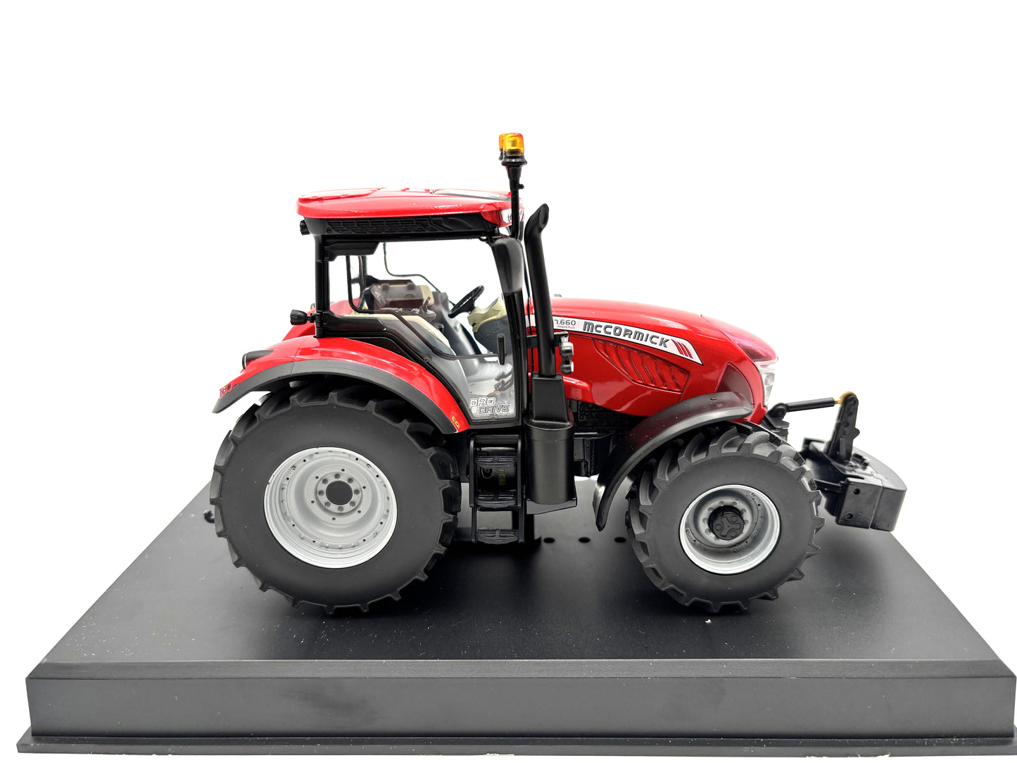 1/32 McCormick X7.660