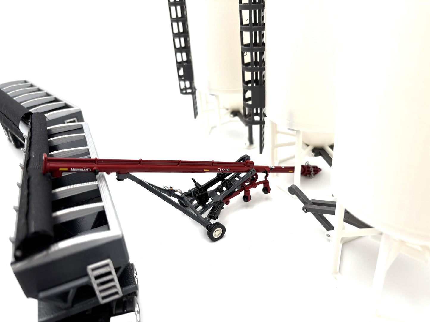 1/64 Meridian TL12-39 Truck Load Auger