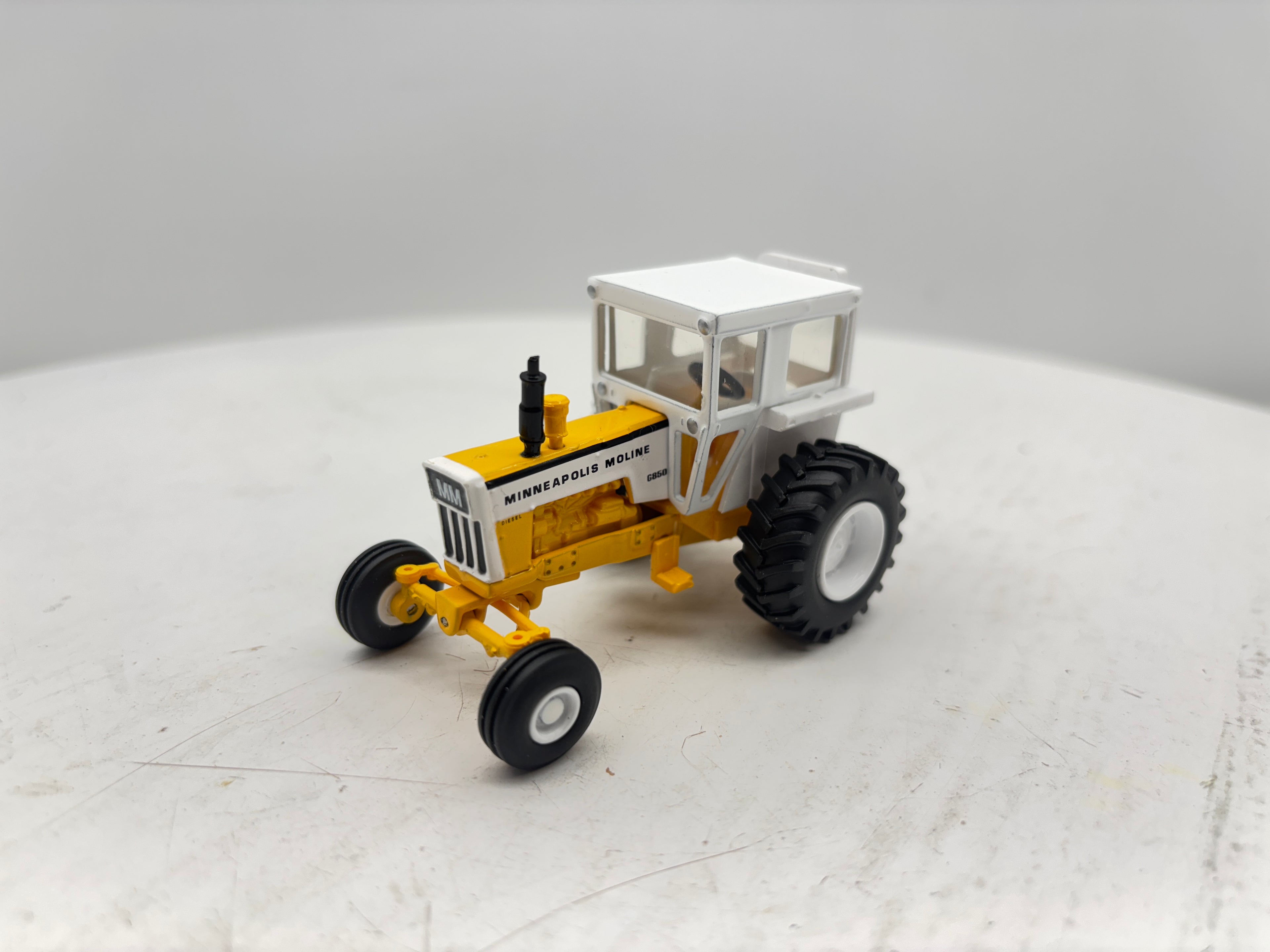 1/64 Minneapolis-Moline G850