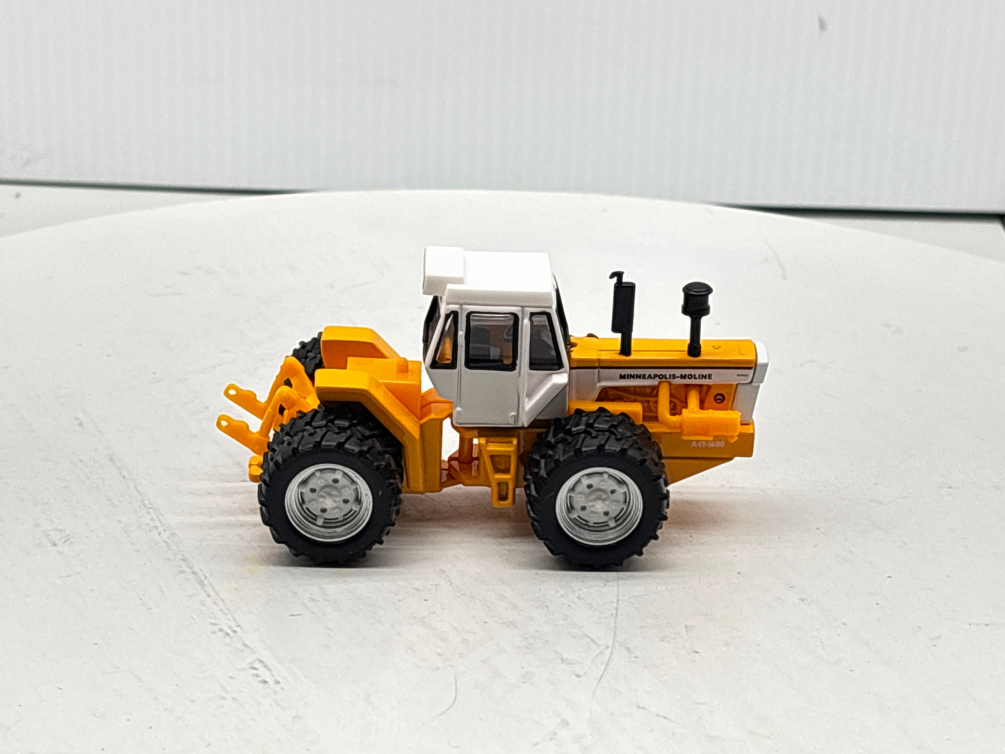 1/64 Minneapolis-Moline A4T-1600 Prestige