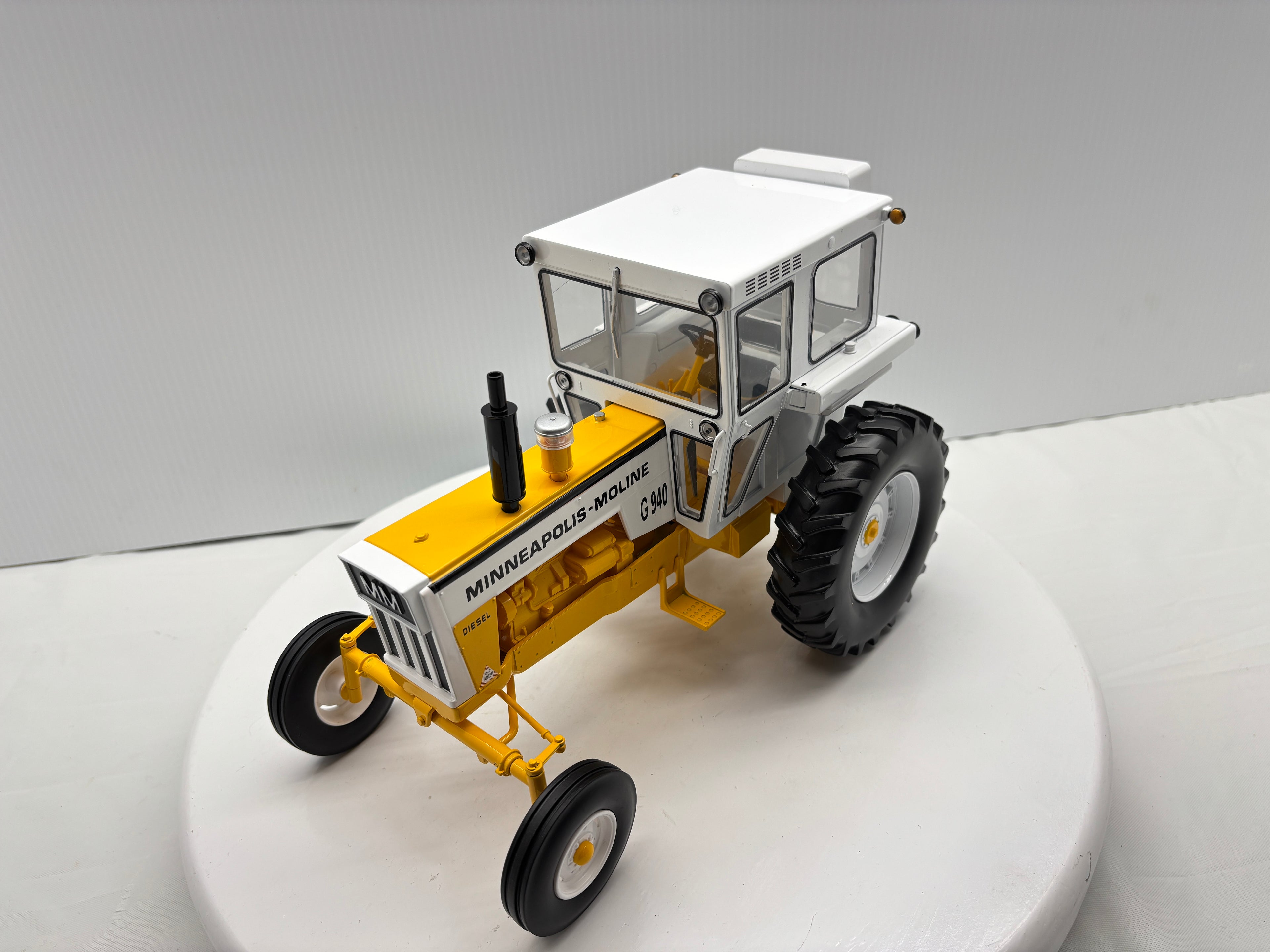 1/16 Minneapolis Moline G940