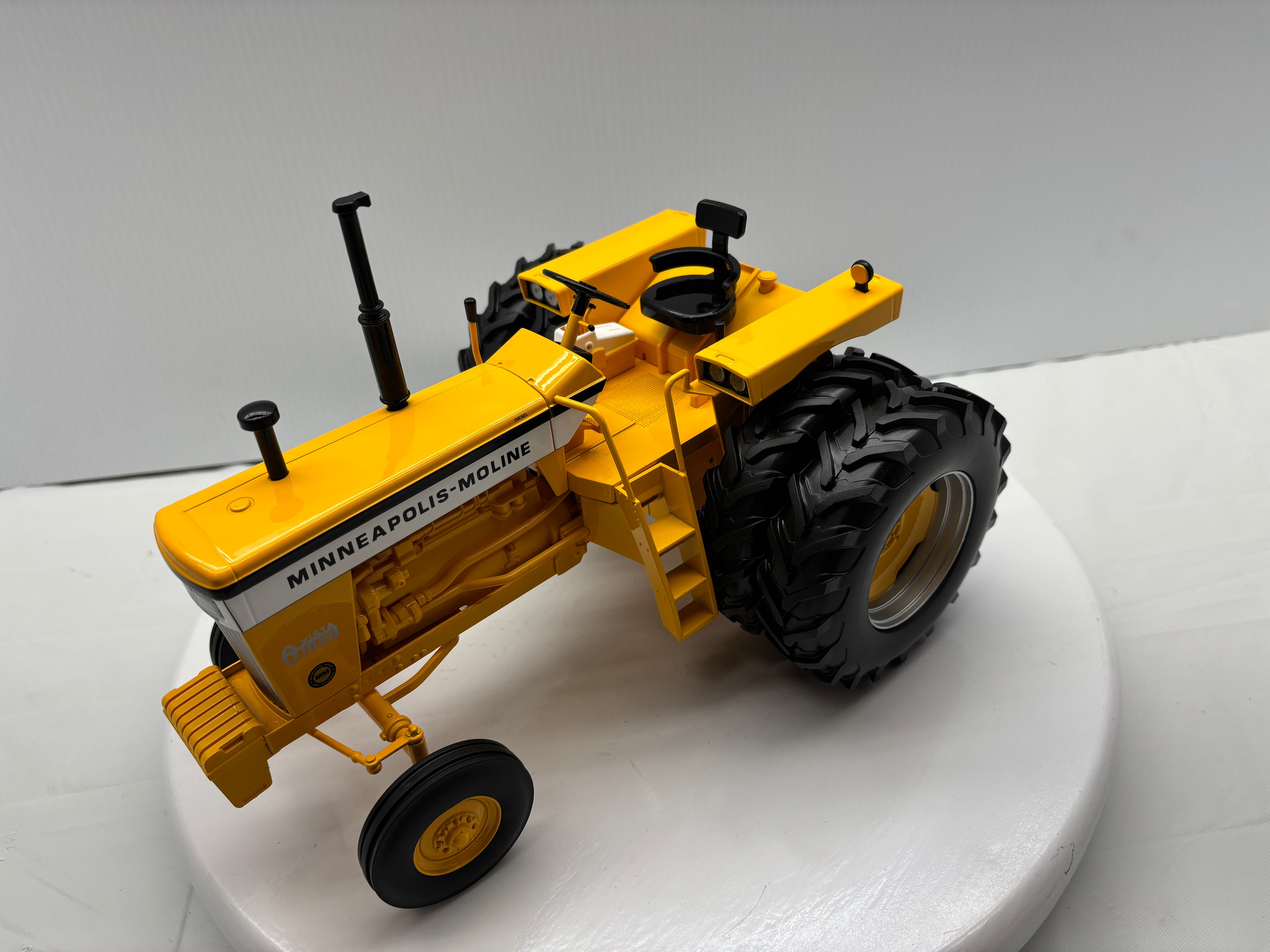 1/16 Minneapolis-Moline G1000 Vista