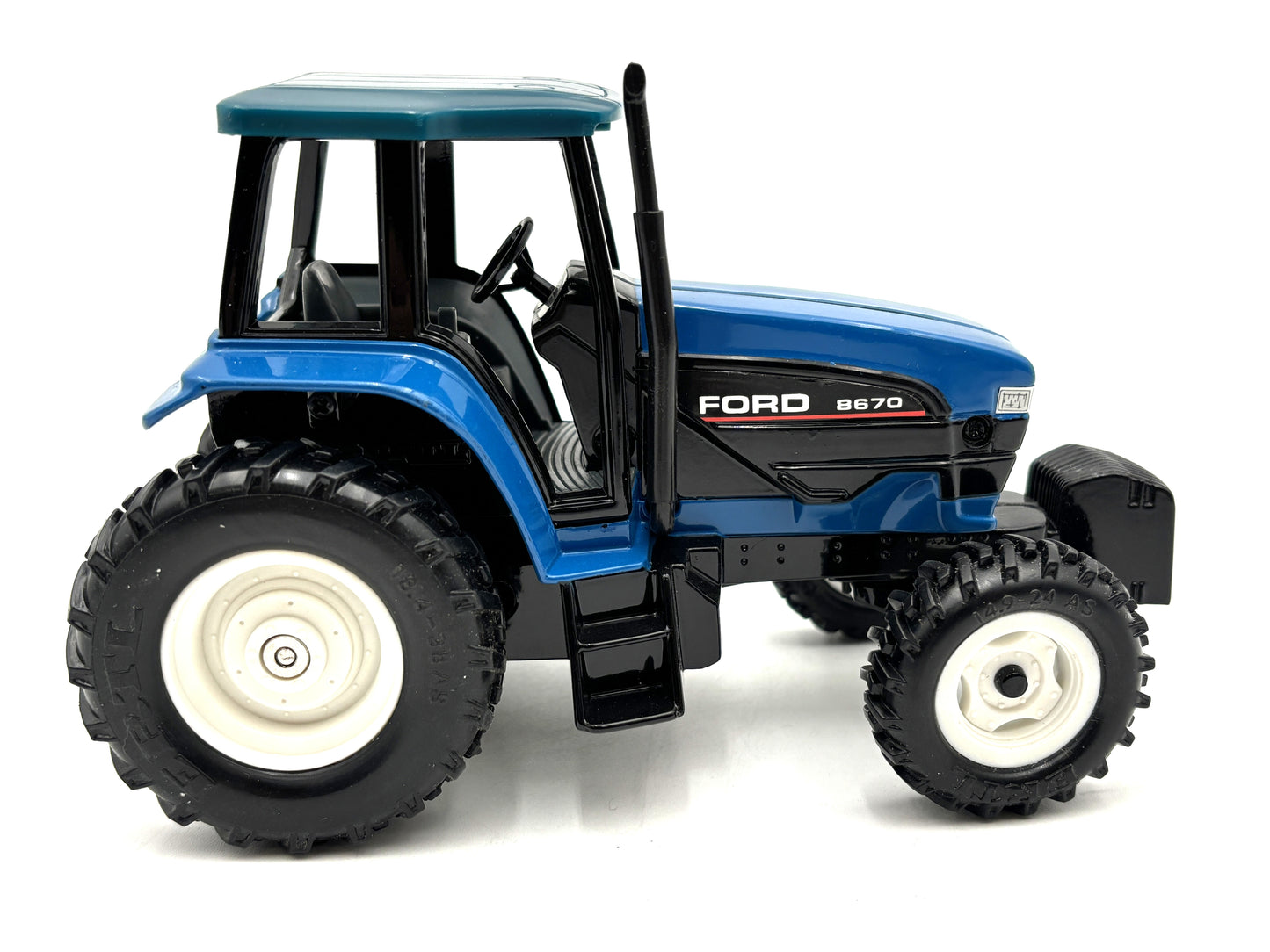 1/32 New Holland 8670 Version 2