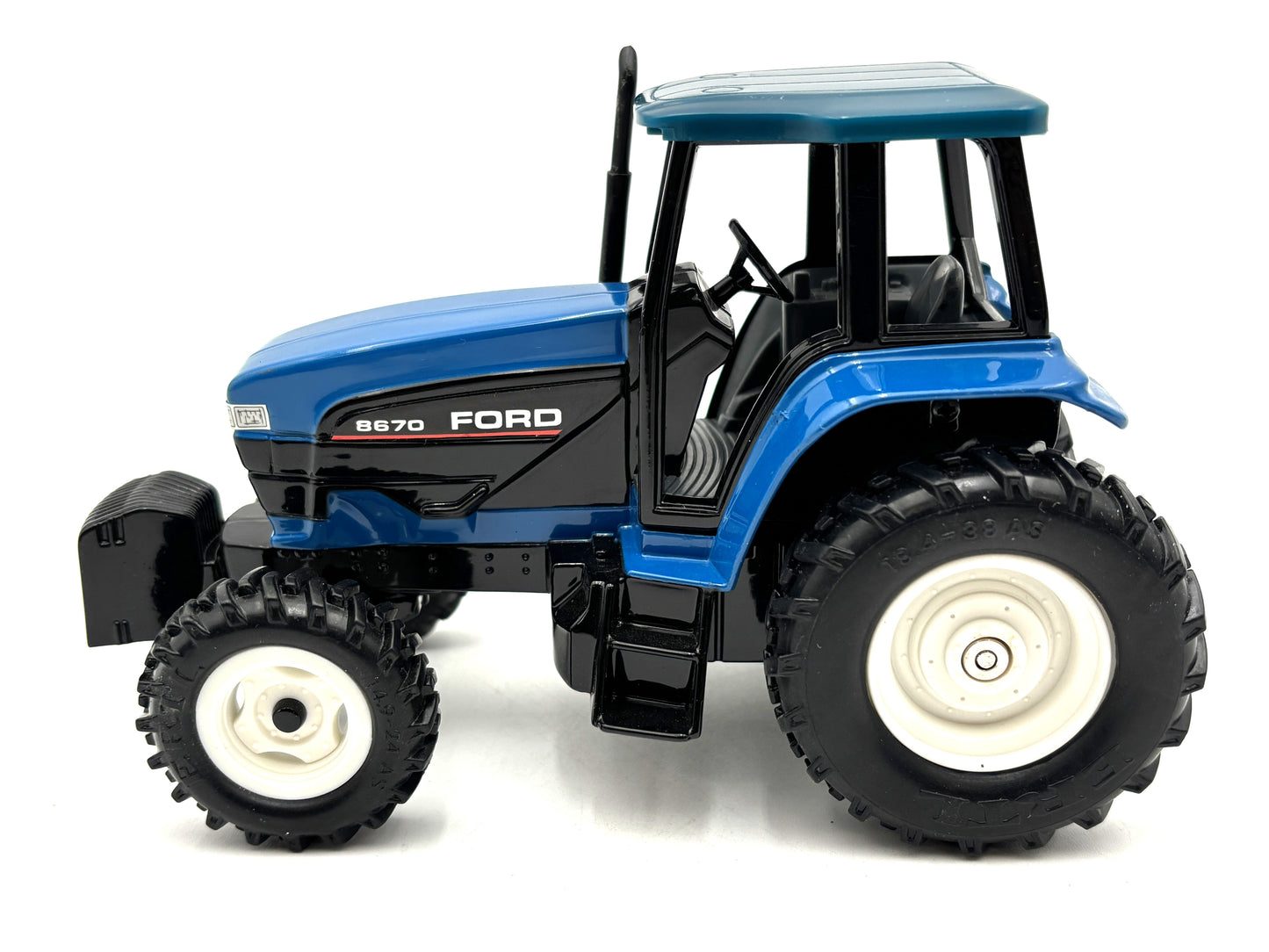 1/32 New Holland 8670 Version 2
