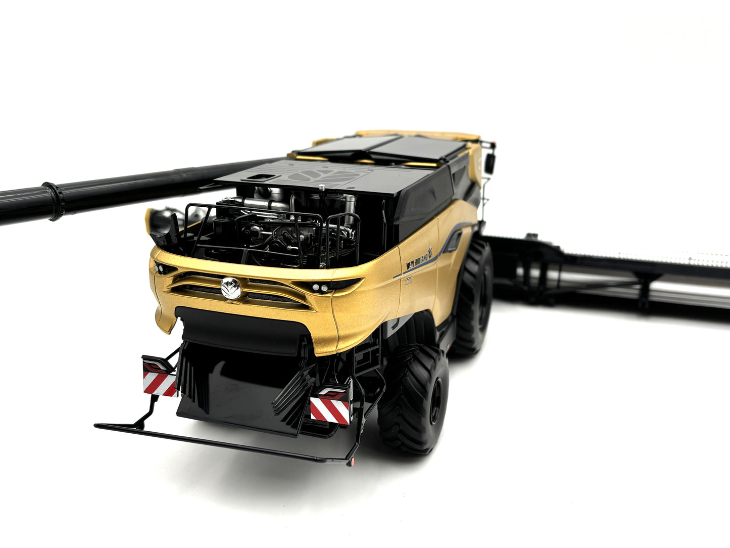 1/32 New Holland CR11 Gold Show Edition