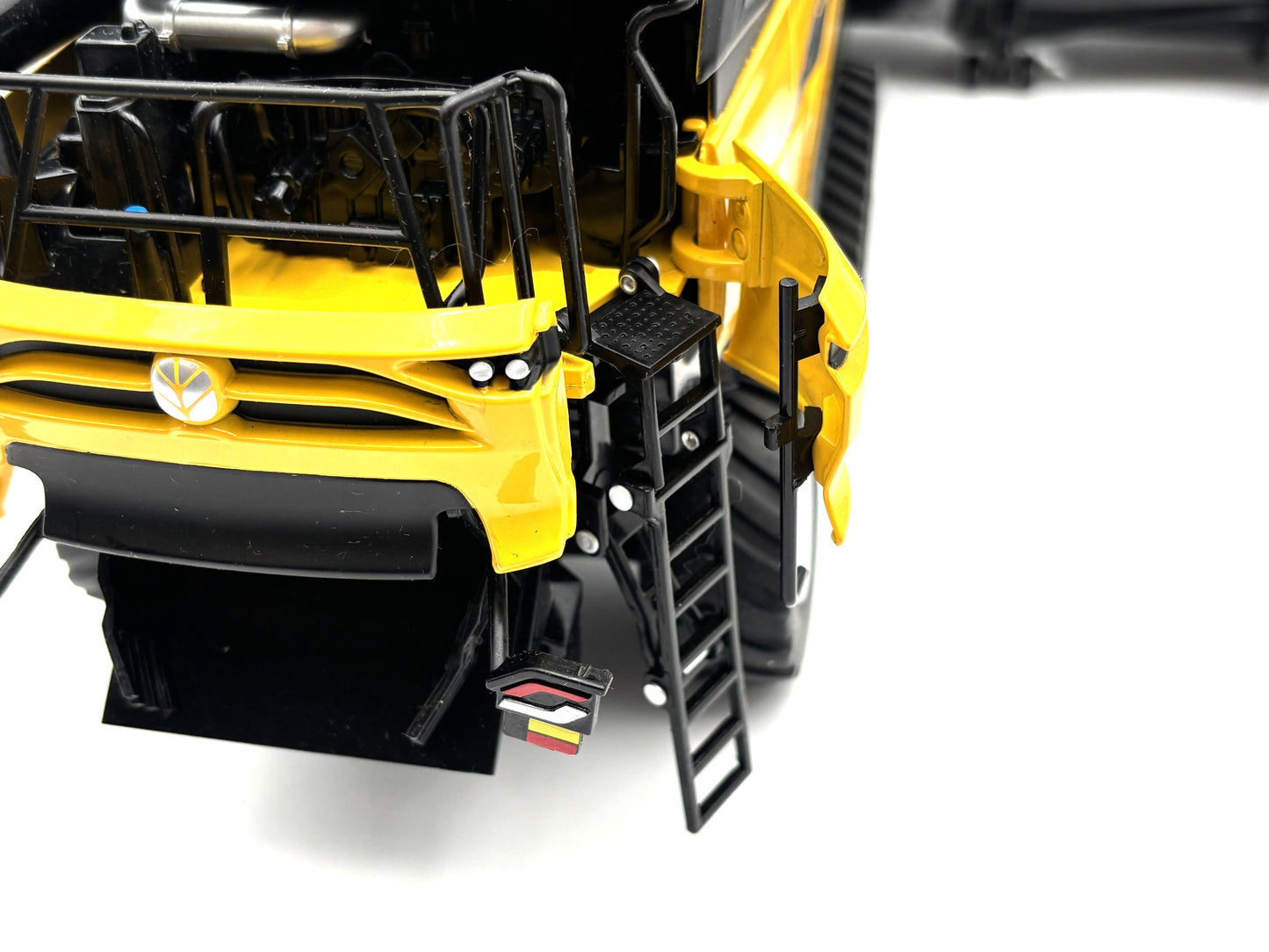 1/32 New Holland CR11 Tracked Prestige