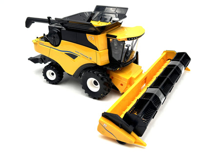 1/32 New Holland CR8.90