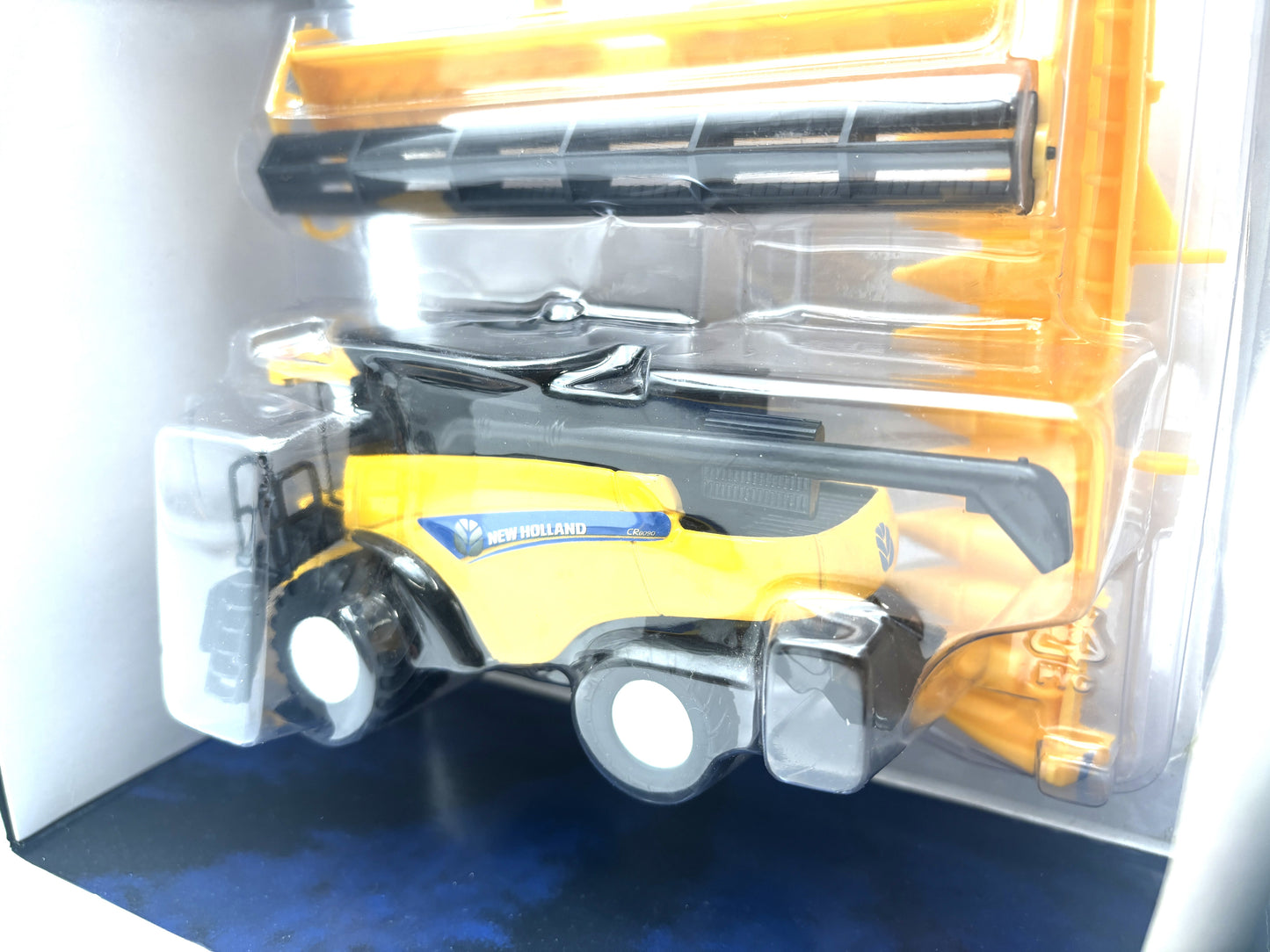 1/64 New Holland CR8090