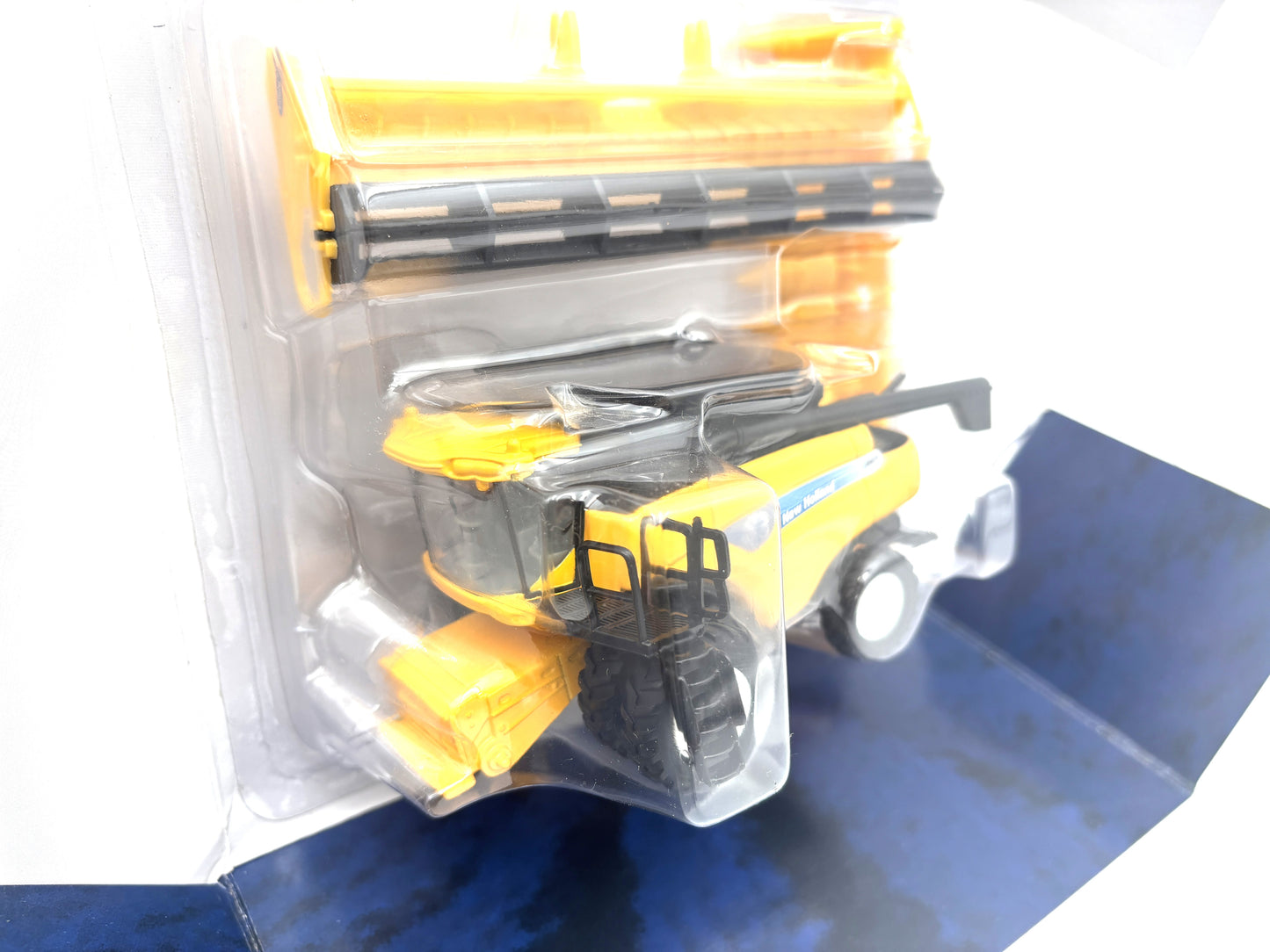 1/64 New Holland CR9070