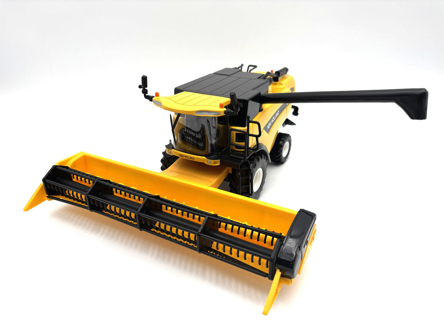 1/32 New Holland CX880 Combine