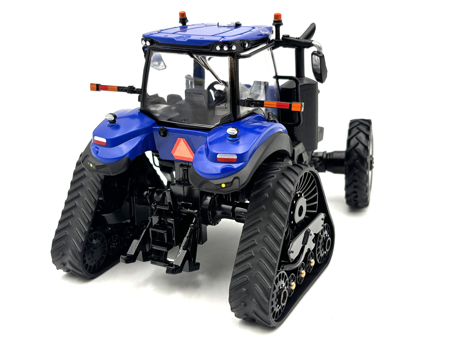 1/32 New Holland Genesis T8.435 Smarttrax