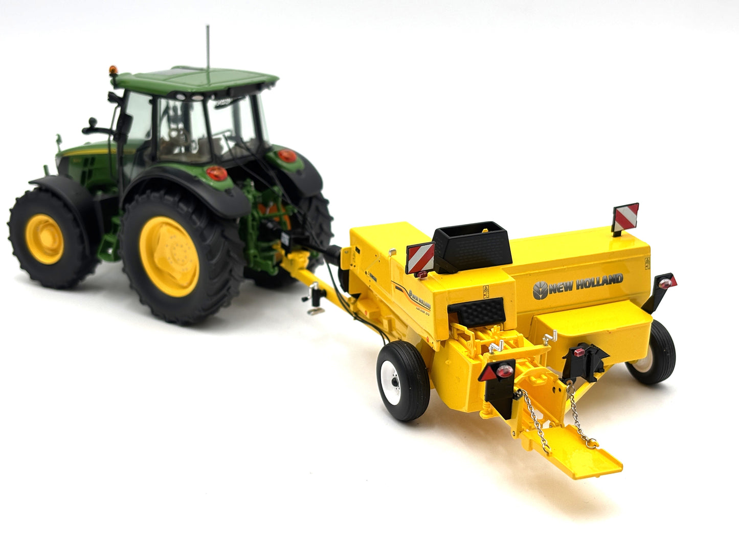 1/32 New Holland Hayliner 275 Baler