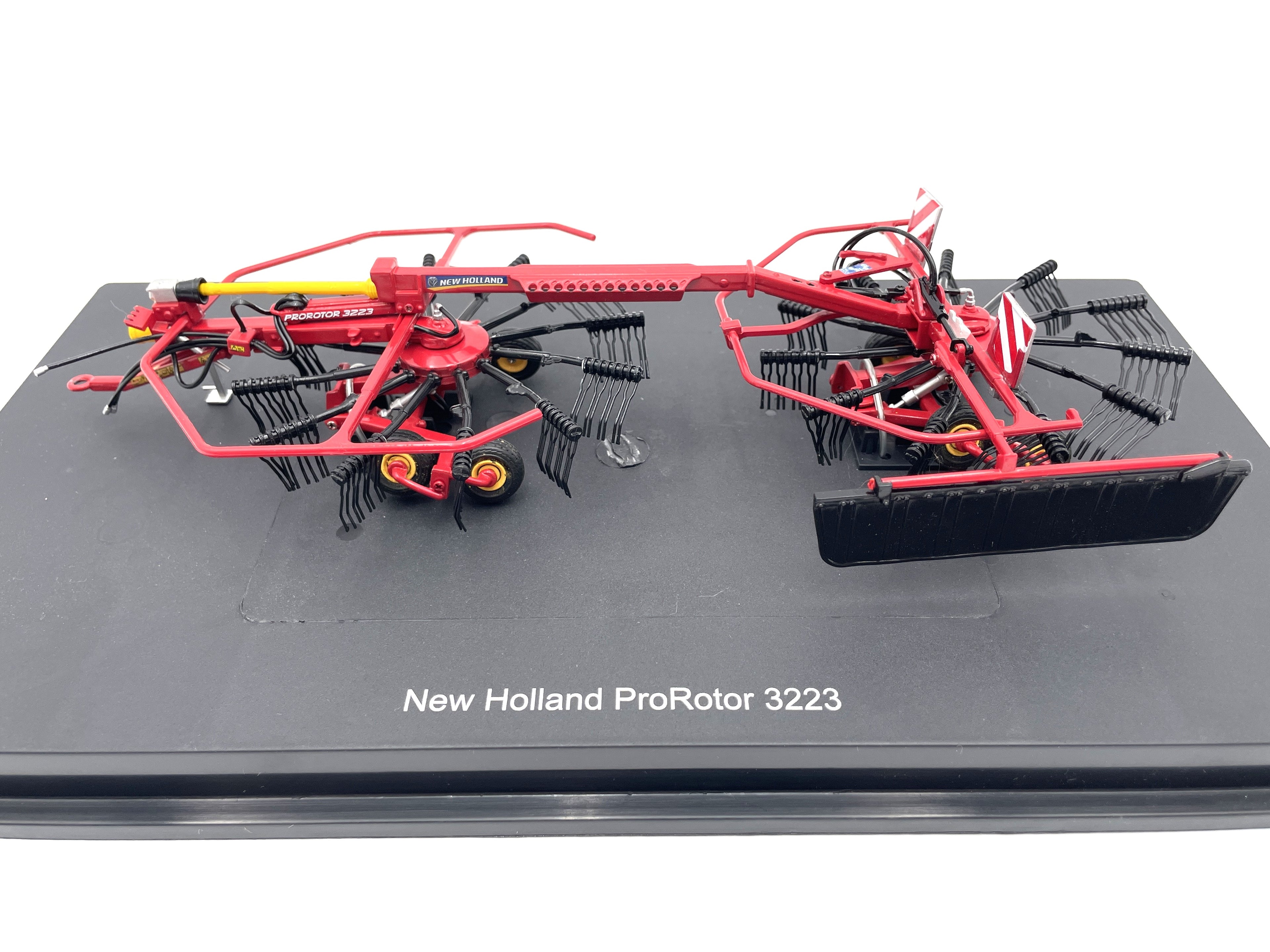 1/32 New Holland Pro Rotor 3223 Hay Teddier